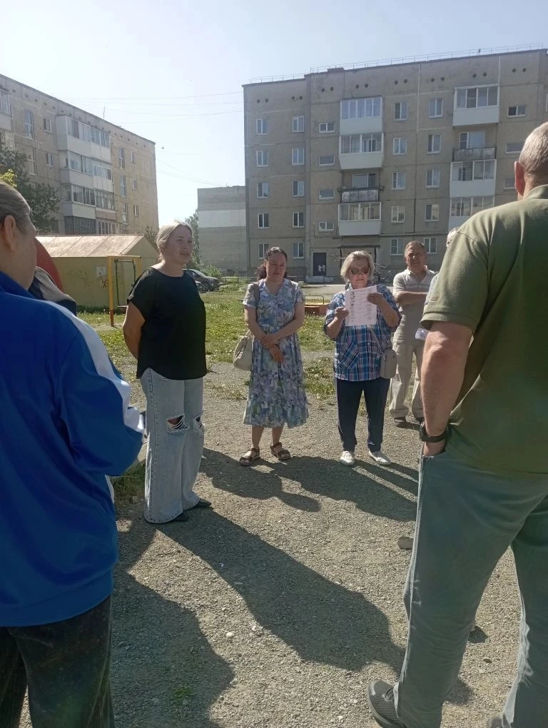 Совместно с представителями  управляющей компании ООО УК ПМК  встретились с жителями  д...