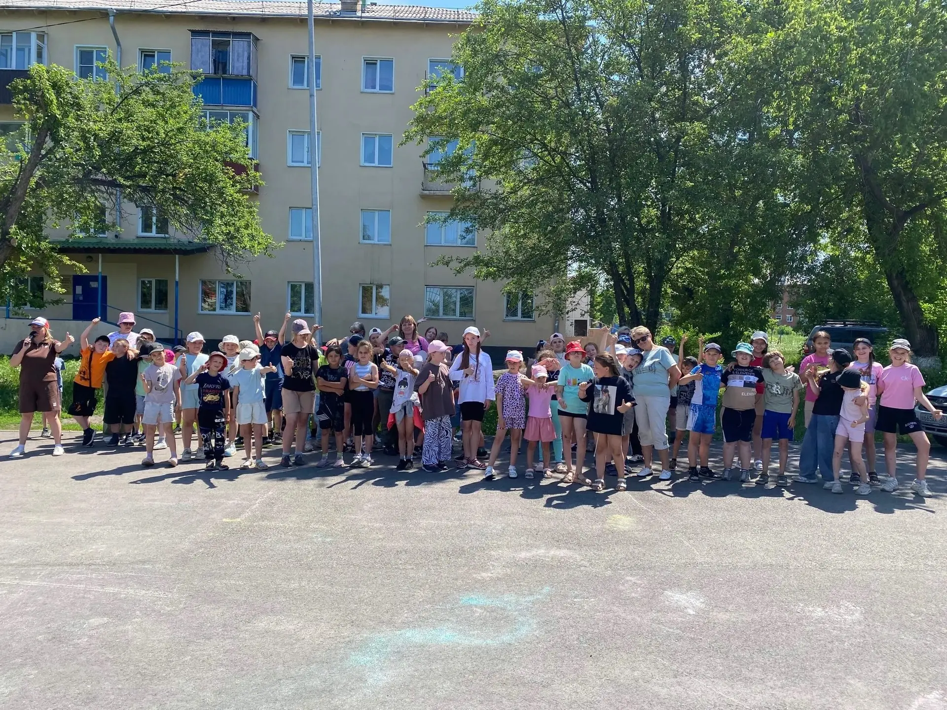 ⚽9 июня сотрудники КДЦ «Восток» провели для детей лагеря дневного пребывания школы №30 веселую игров