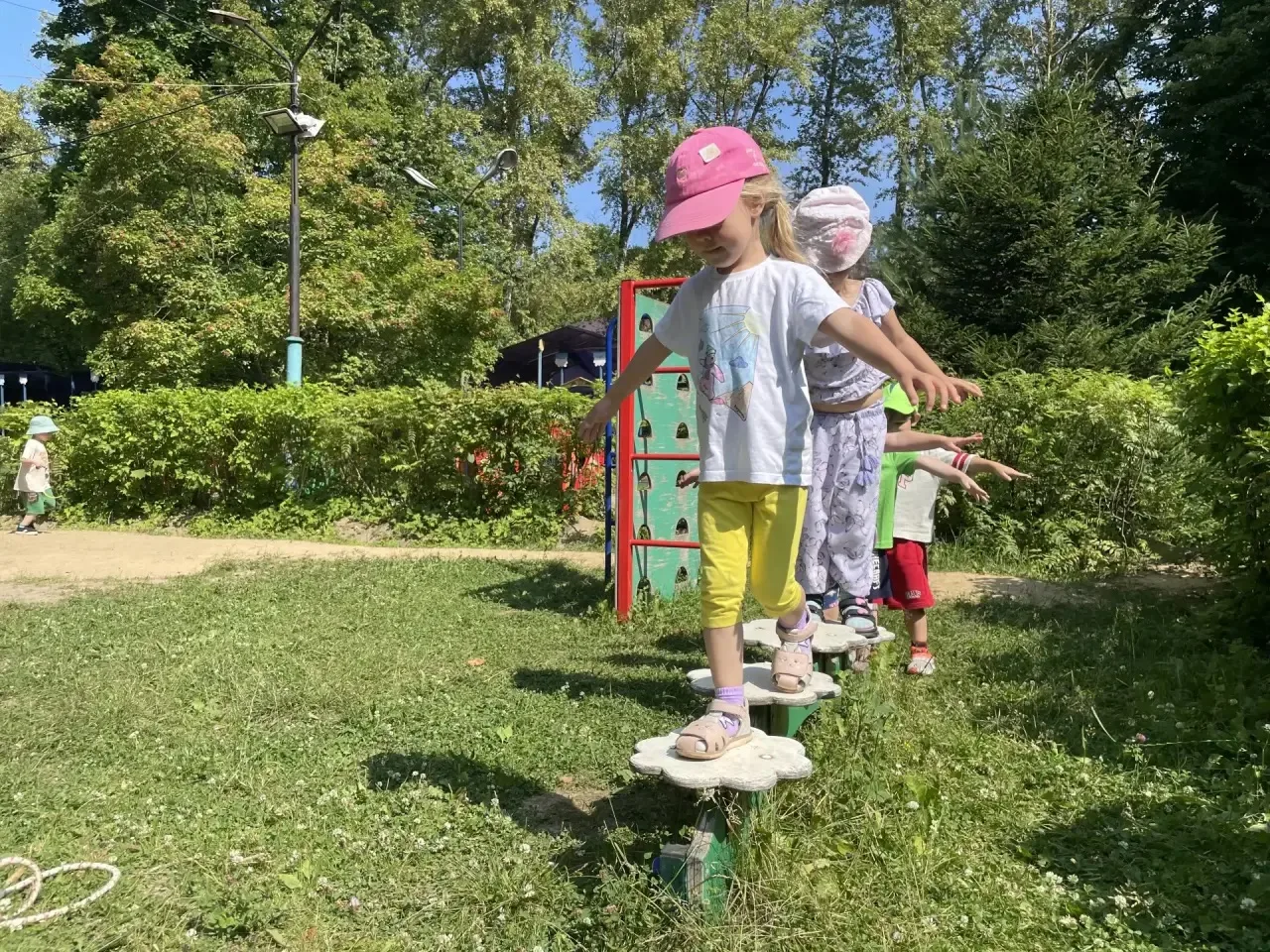 🌱 ☀ Физкультура летом — это всегда самое любимое время для дошколят!