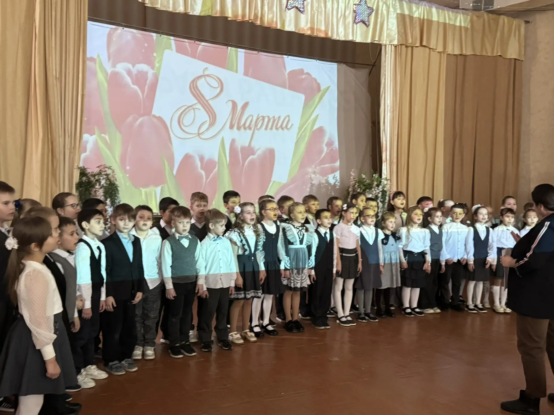 🌸Сегодня, в нашей школе, прошел праздничный концерт, посвященный Международному женскому дню 8 марта