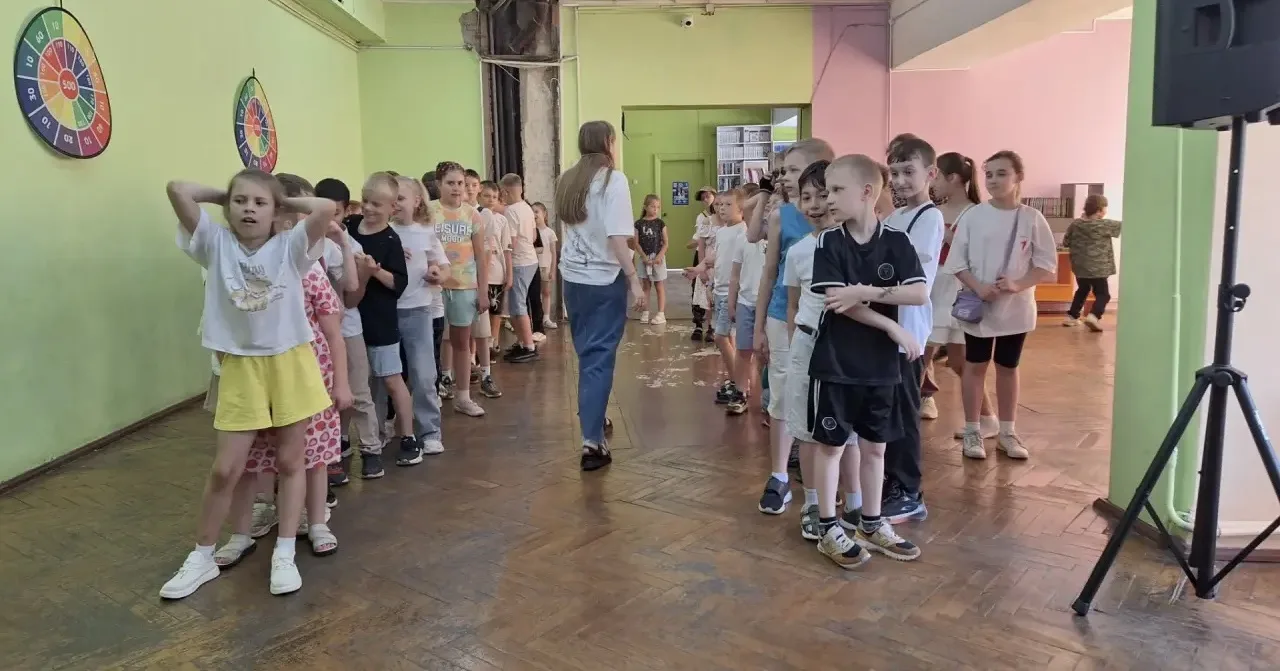 Сегодня в Центральной городской библиотеке звучал детский смех и играла заводная музыка.