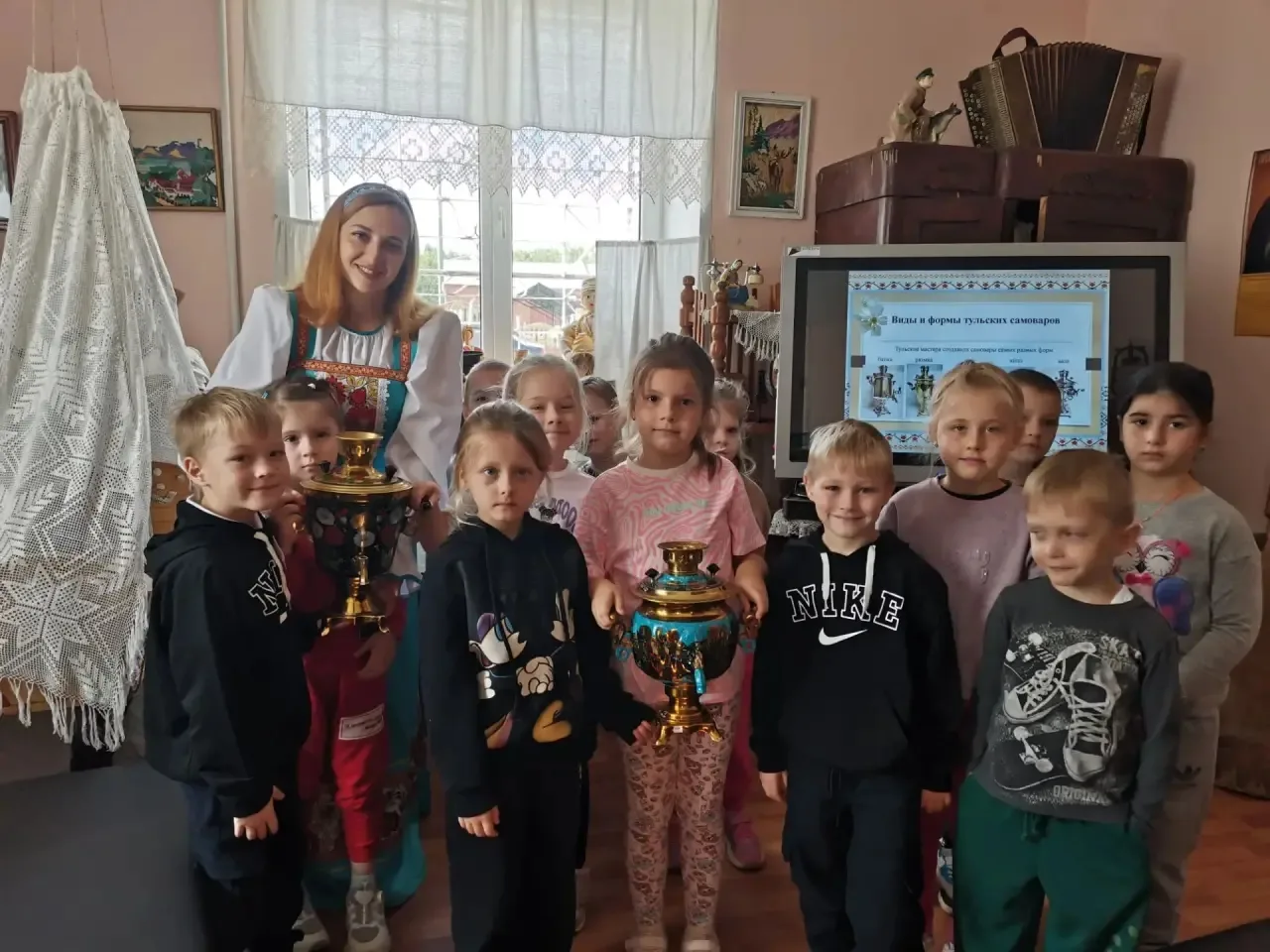 👫В музее побывали воспитанники детского сада №4. В зале русского быта для ребят прошла...