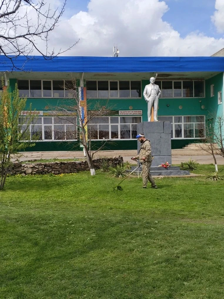 🌿 В Калитвенском ЦКС прошёл субботник.
