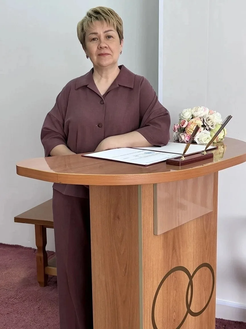 🎊🎂Сегодня свой юбилей отмечает начальник отдела ЗАГС Бураевского района Госкомюстиции Республики Б
