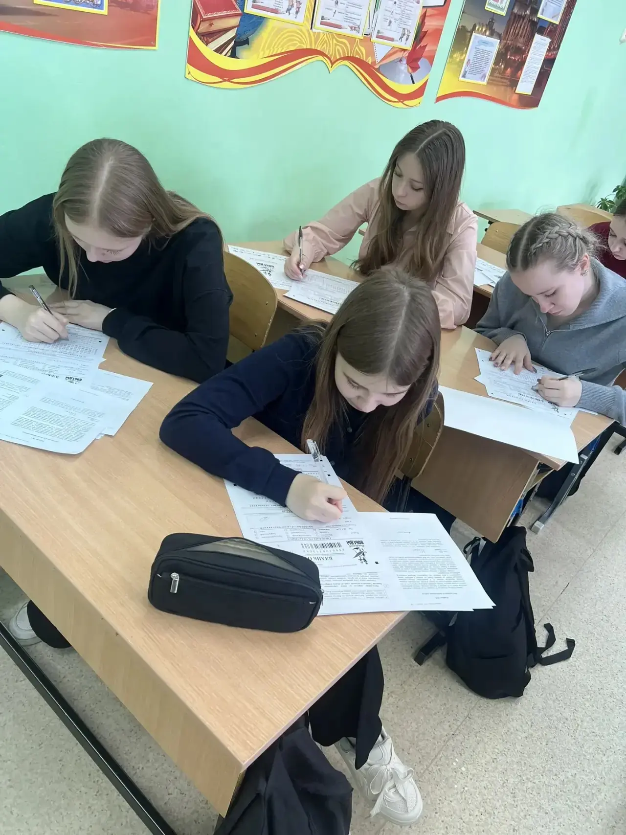 ✍️24 апреля в нашей школе учащиеся 9-11 классов приняли активное участие в «Диктанте Победы», демонс
