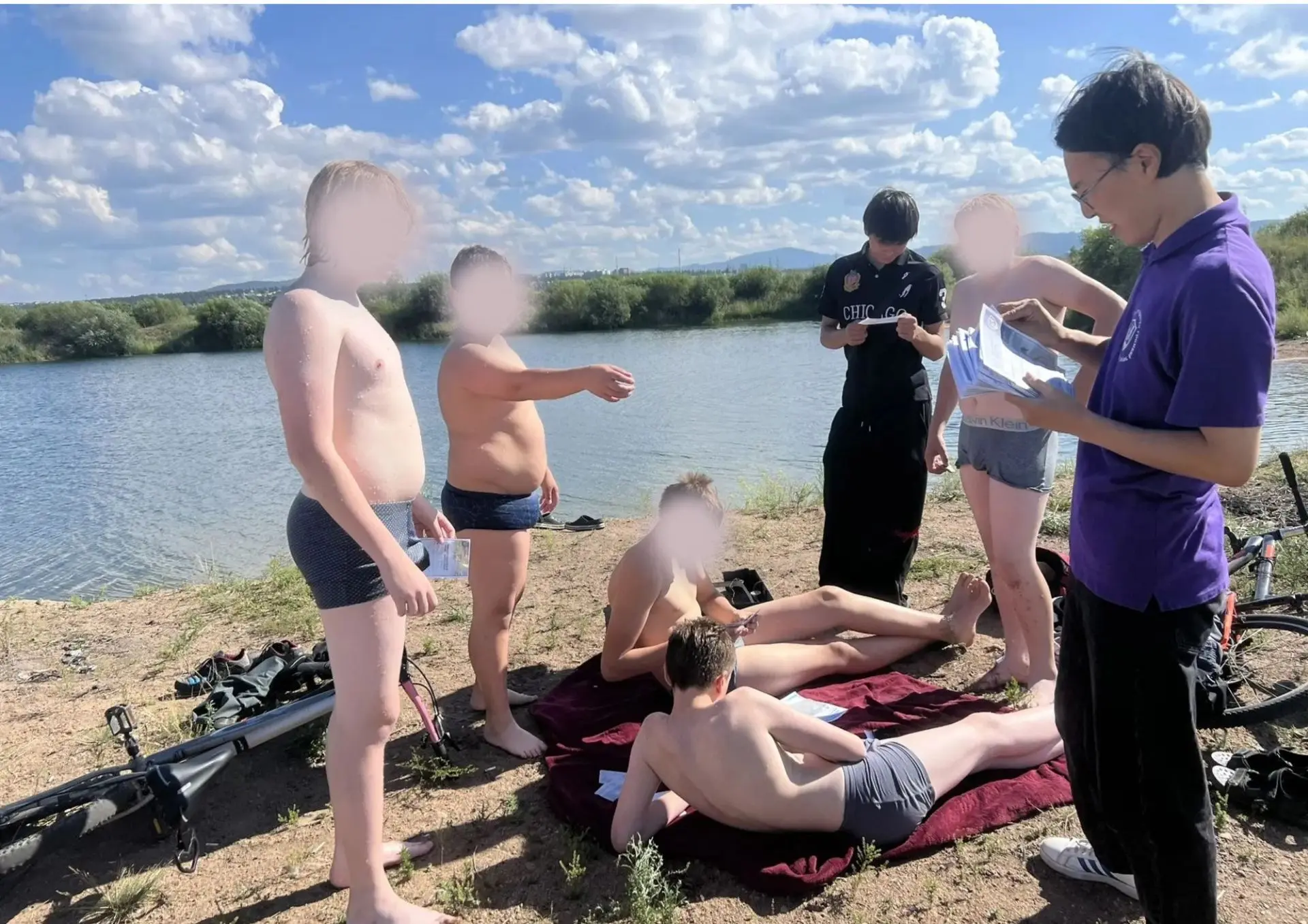 Осторожно, вода!

Чтобы каникулы не обернулись бедой, по берегам водоемов Железнодорожного района Ул