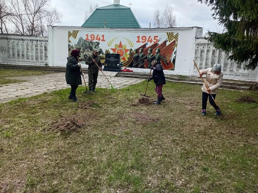 В субботу 25 апреля работники администрации, СДК, библиотеки приняли участие в общероссийском суббот