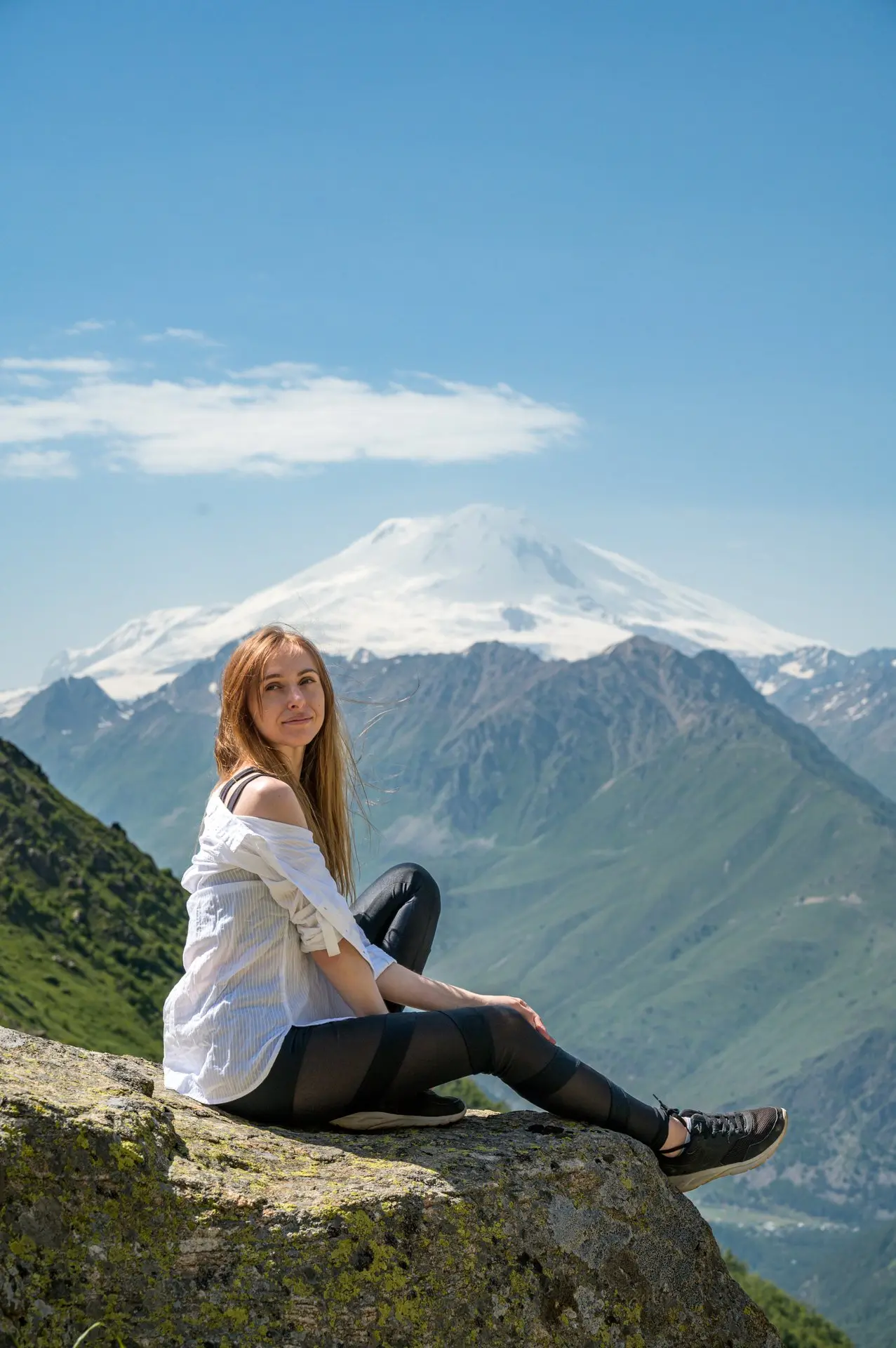 🏔️ Ледник Кашкаташ и ущелье Адыл-су. Фото от 15 июля 2022.
🎈 Этот маршрут вы сможете посетить 12 и