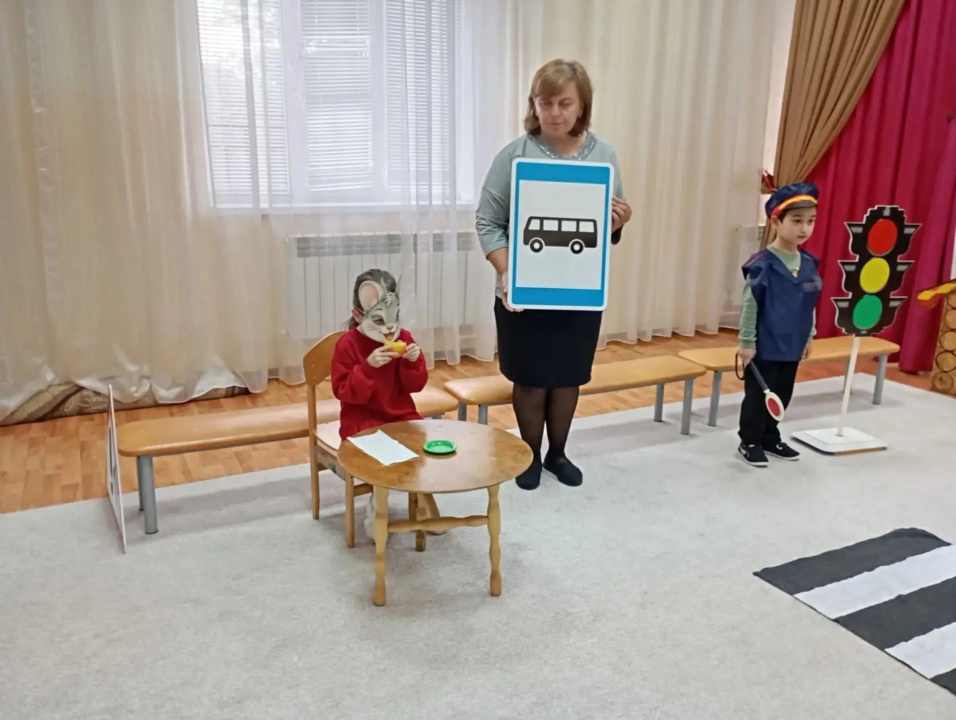 В нашем детском саду полным ходом идет месячник безопасности. Мы стараемся донести до р...