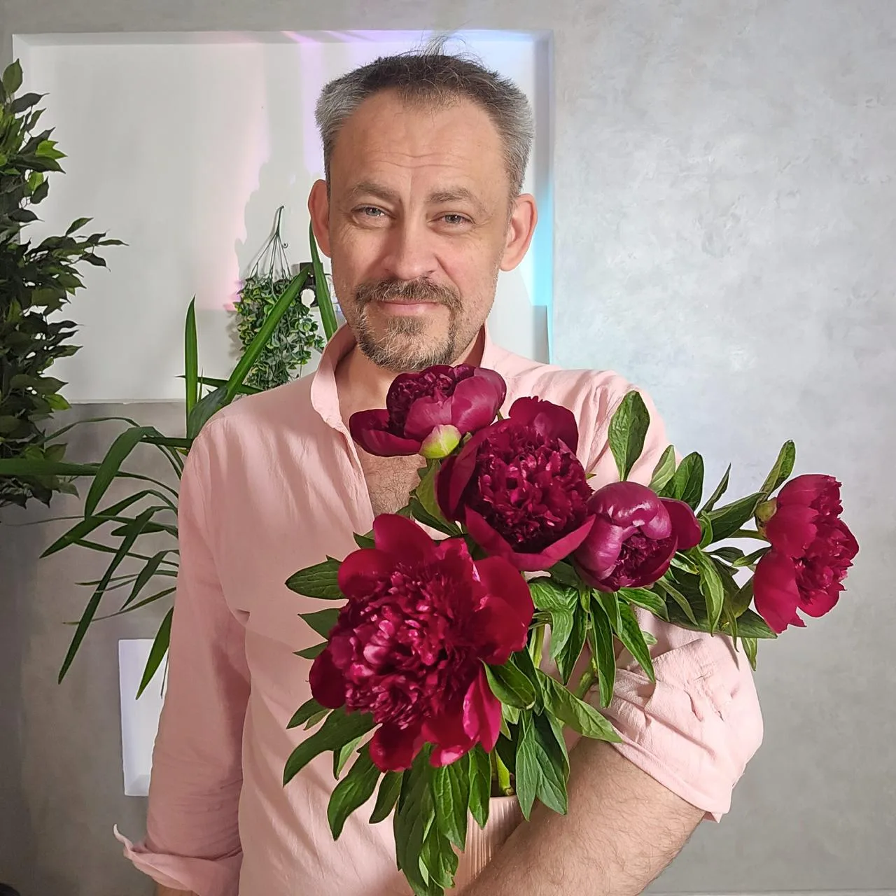 Эти 🌺🌺🌺 для вас! Обожаю пионы — именно такие, выращенные на живой земле.

Сейчас можно круглый го