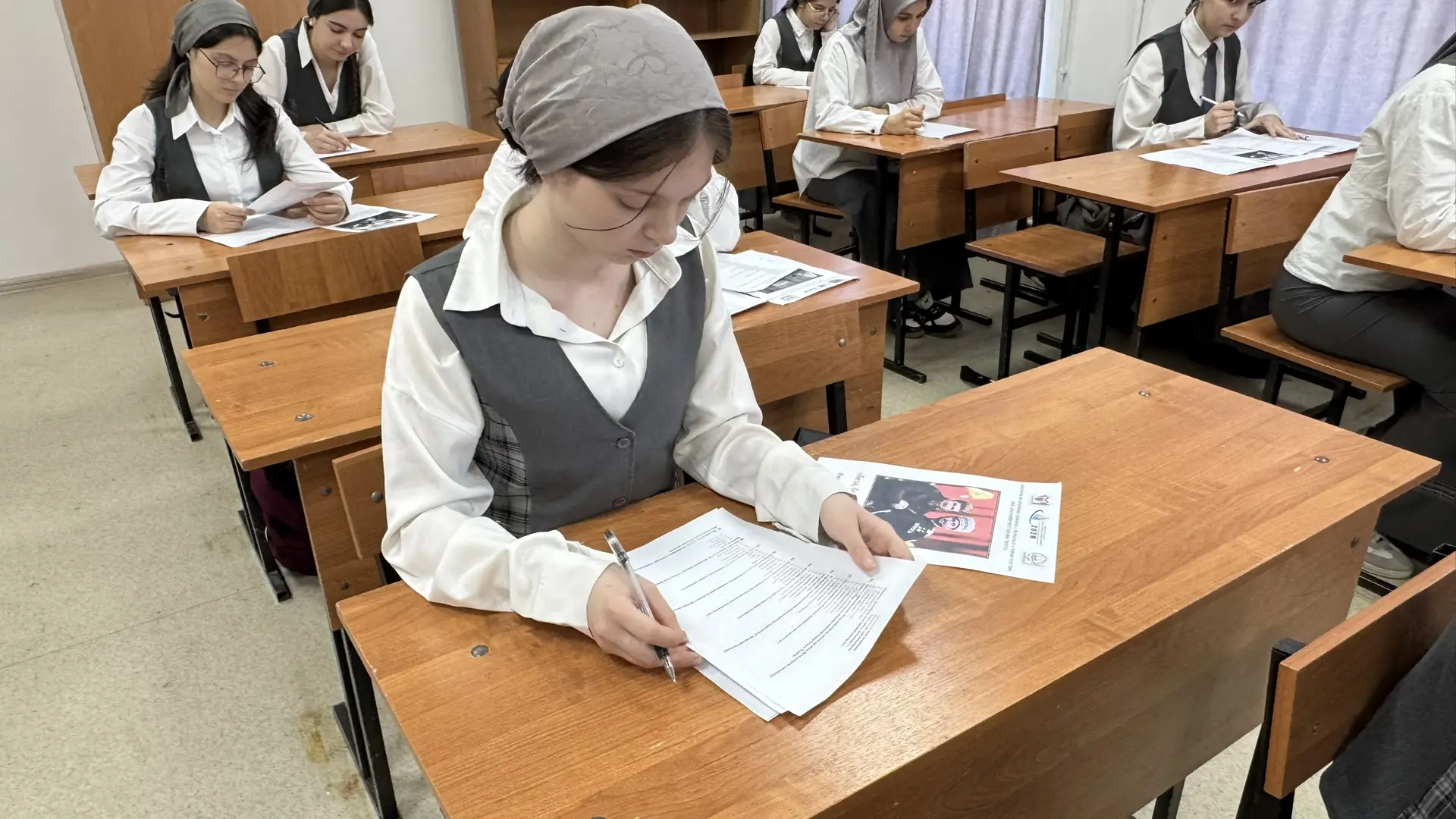 Сегодня в МБОУ «СОШ № 54 им. Хасана Кааева» г. Грозного прошёл региональный этнографический диктант 
