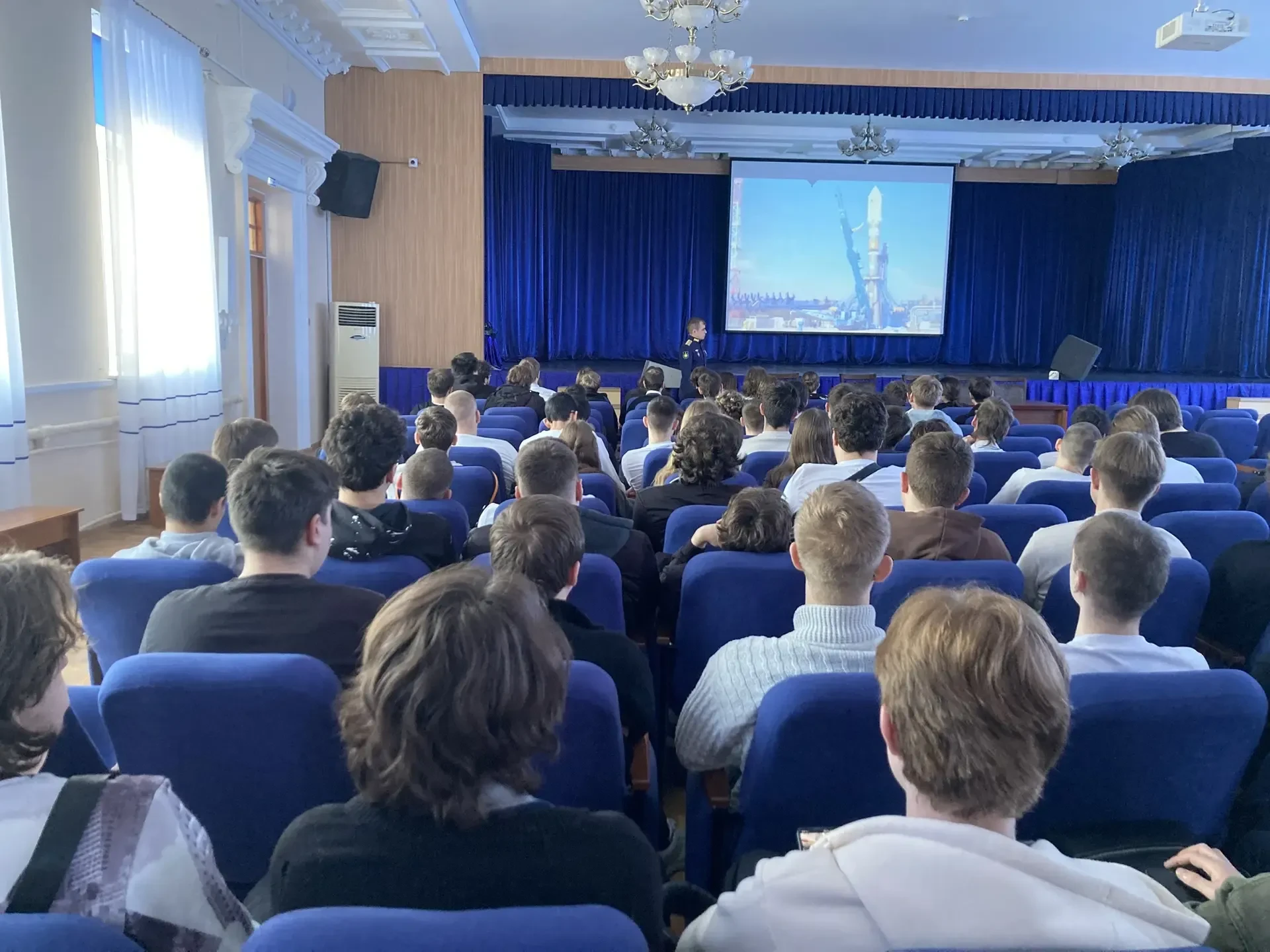Встреча с будущим: студенты выпускных курсов техникума пообщались с представителем Военно‑космическо