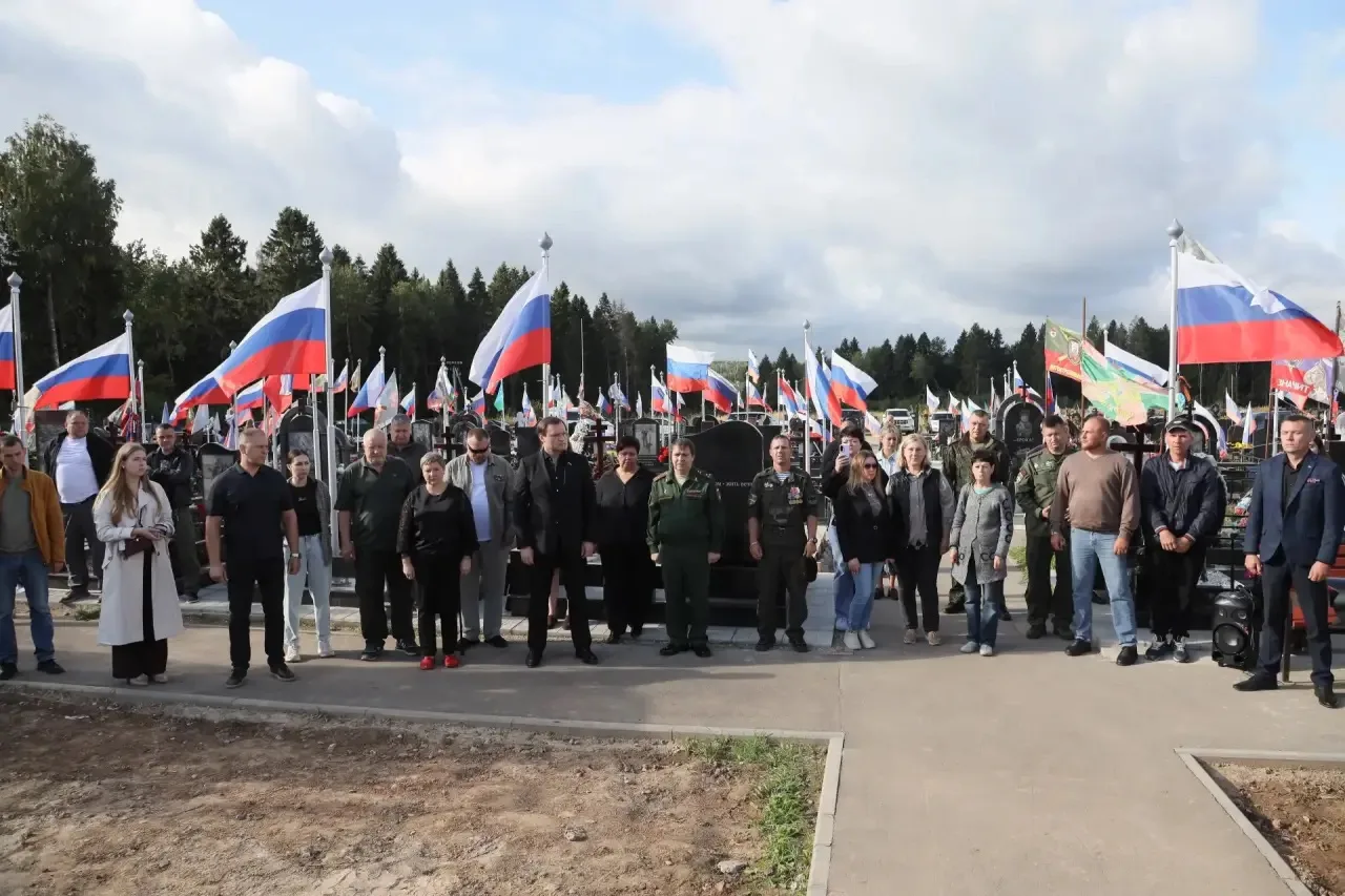 Сегодня вместе с родственниками погибших бойцов специальной военной операции, ветеранам...
