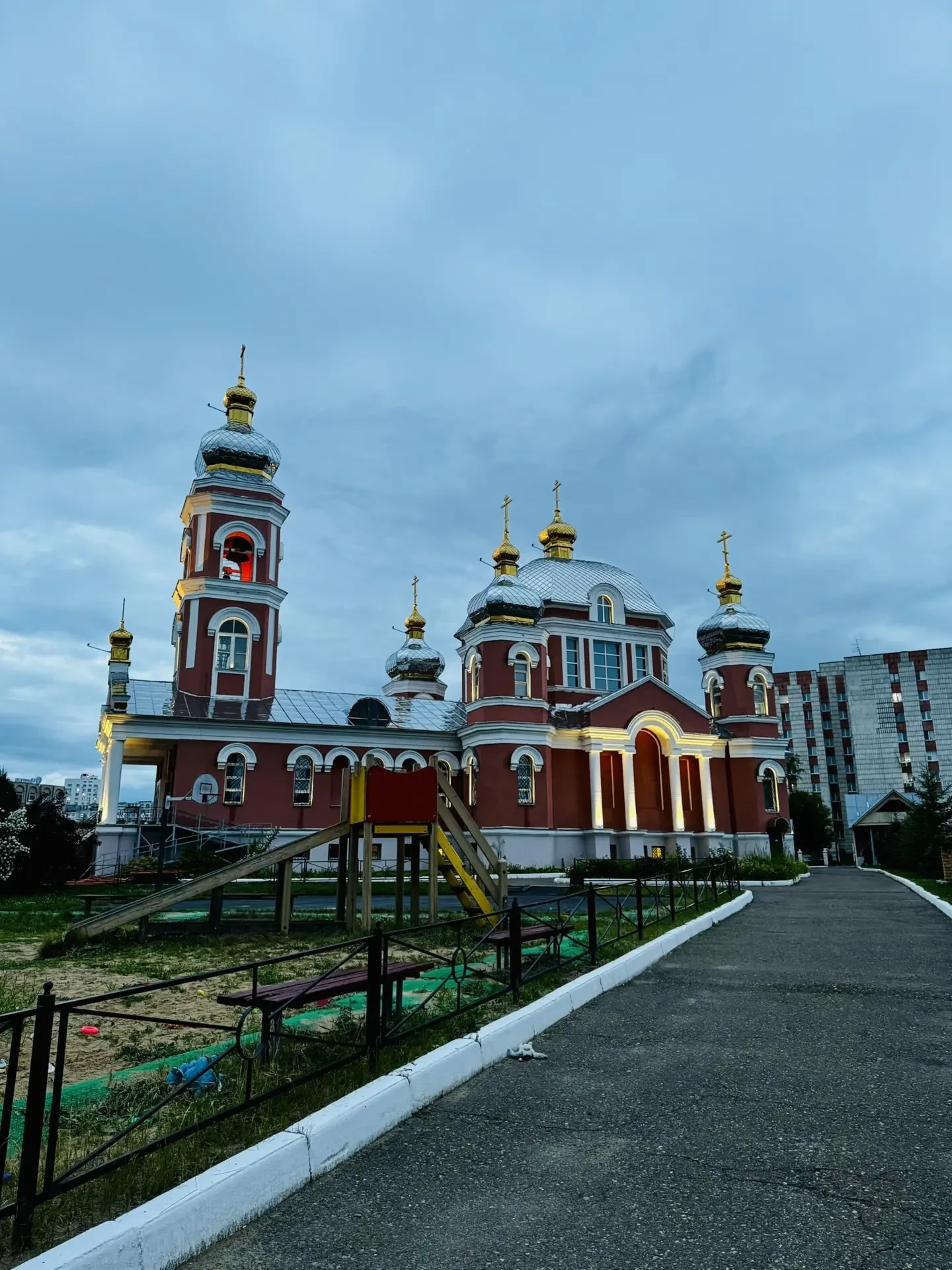 ✨ Со святым вечером!

🏃🏻‍♀️ Админ канала вышел из дома. Все дороги ведут в храм. А все мысли о том