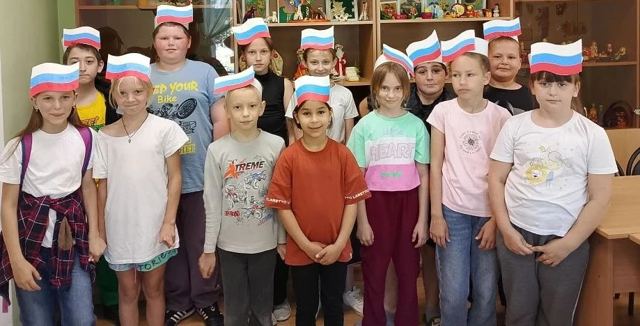 📚🇷🇺Ко Дню России с юными читателями библиотеки мы совершили настоящее литературное путешествие "П
