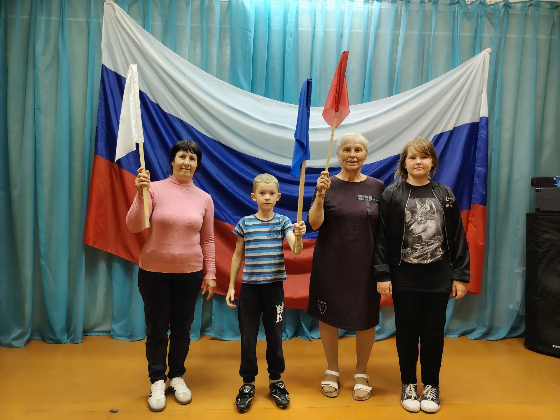 💥Квест «Триединство Российского флага!» ко Дню Государственного флага России прошёл в ...