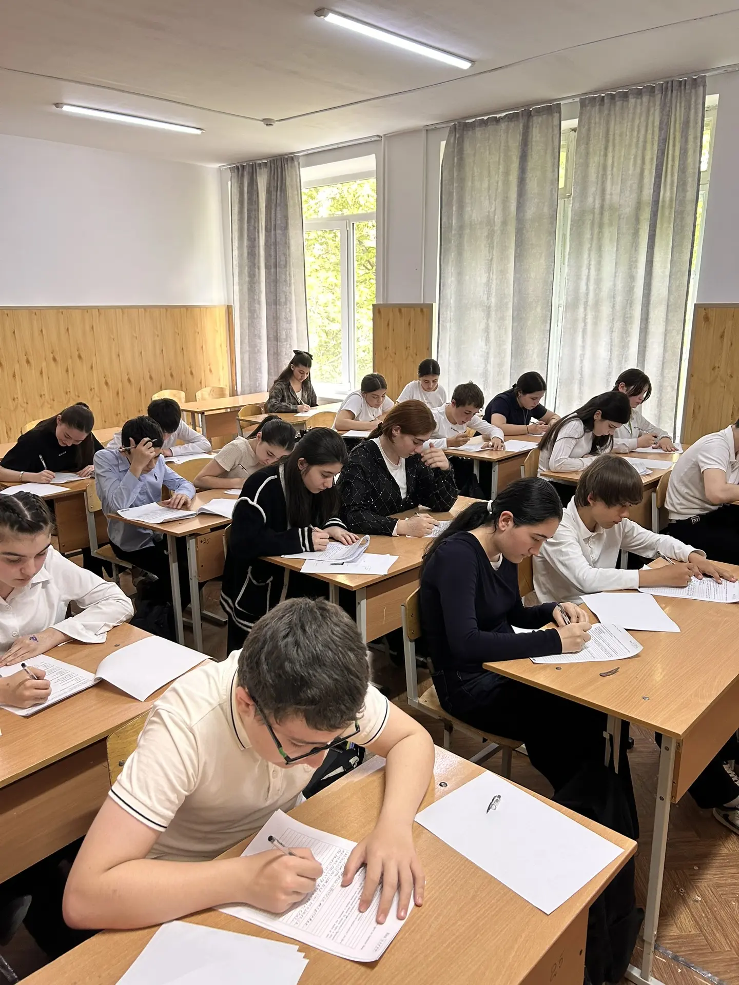 ✅ Сегодня прошёл третий день всероссийских проверочных работ! ✍️  Ребята из 5, 6, 7, 8 и 10 классов 