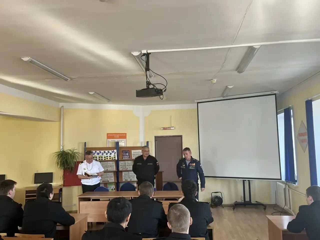 О ВЫСШЕМ ВОЕННОМ ОБРАЗОВАНИИ.  С наступлением теплой солнечной весны необратимо и невосполнимо тает 