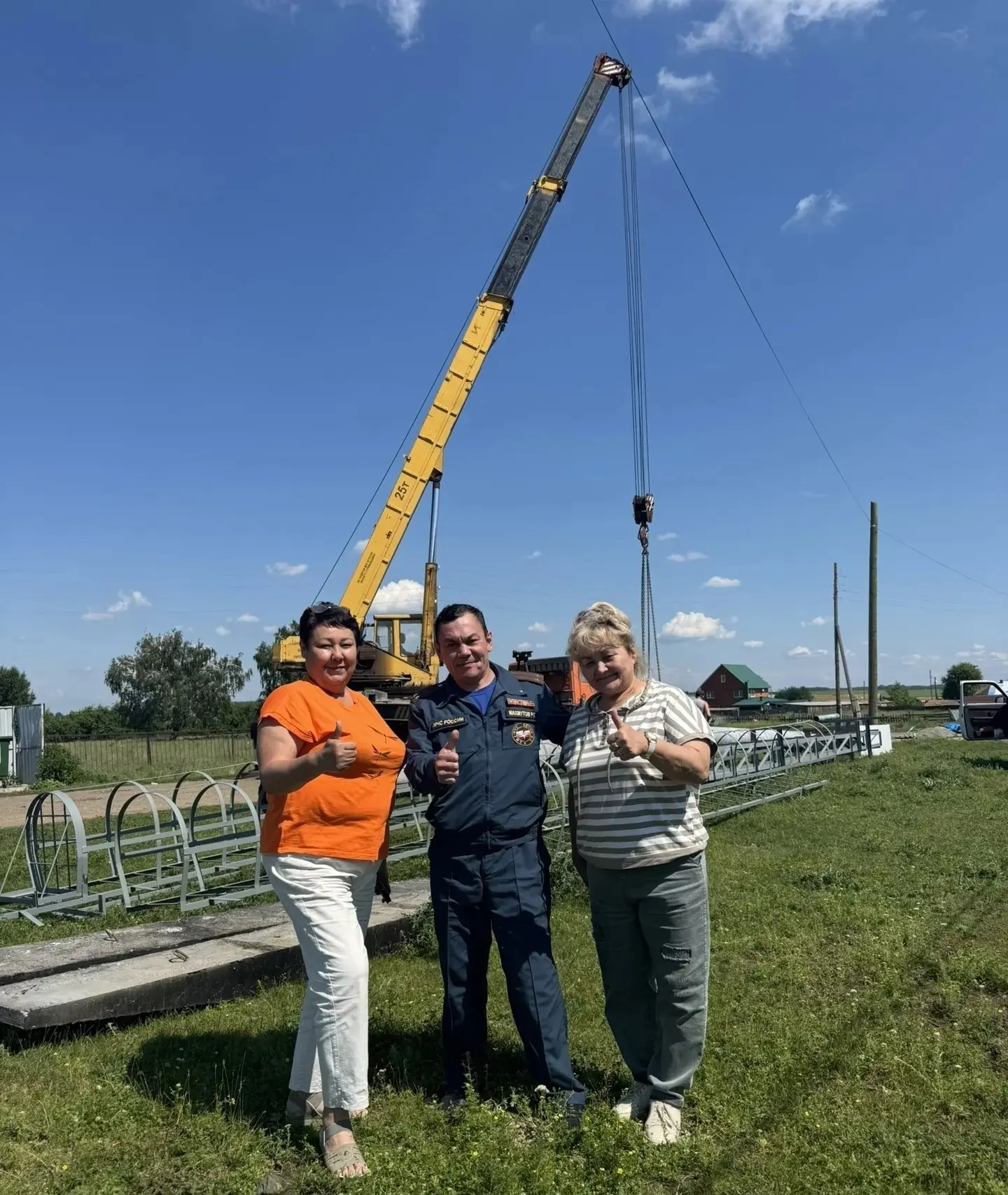 Начнем день с хорошей новости. В Новая Соболева началась установка вышки сотовой связи....