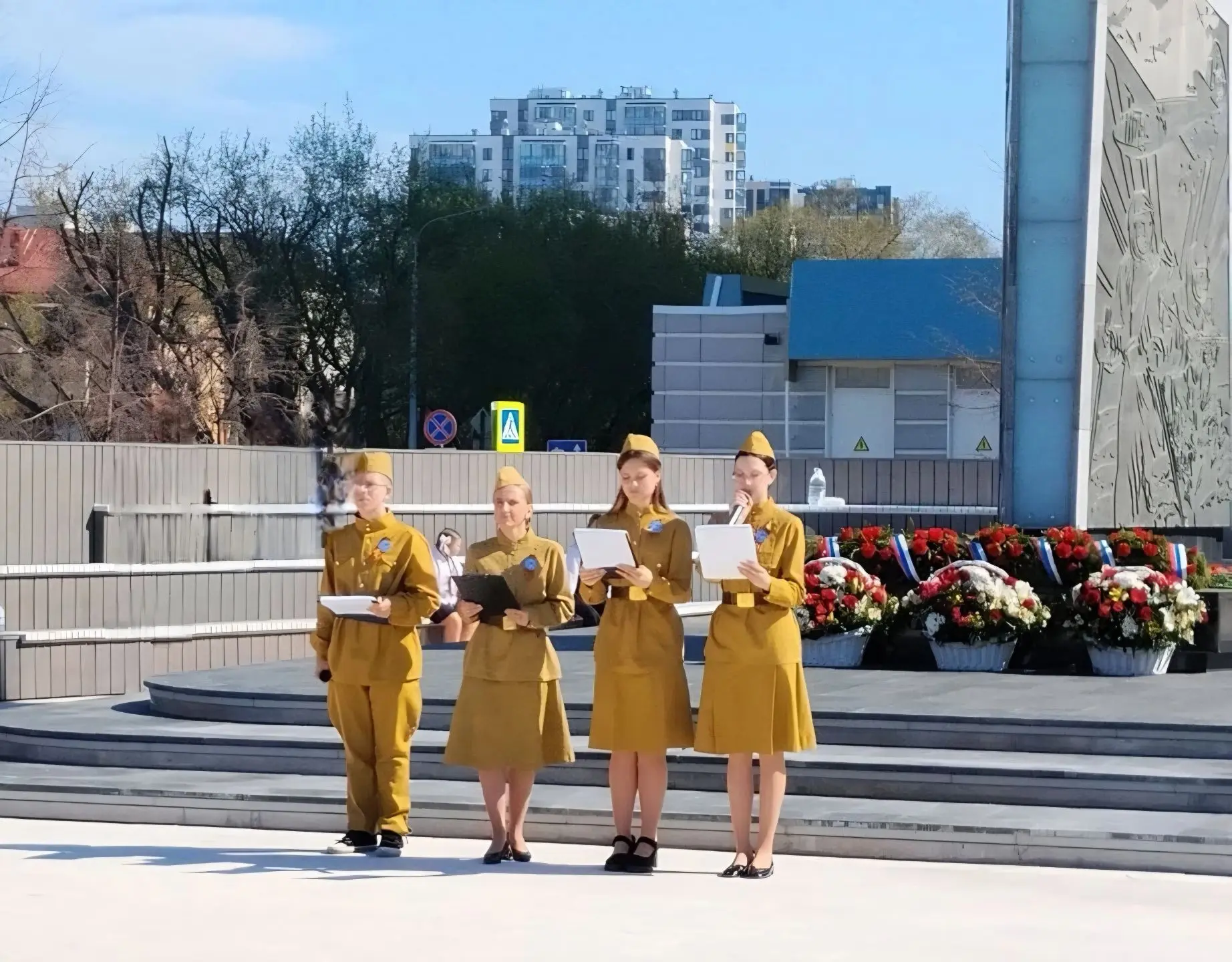 🇷🇺 Урок под открытым небом: «Нити памяти»  Сегодня наши обучающиеся стали участниками необычного уро