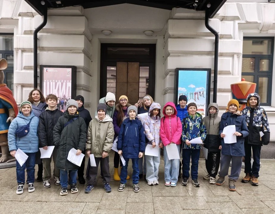 Пятиклассники в Детском музыкальном театре юного актёра

🎭 Весной ребята из 5.3 с классным руководи
