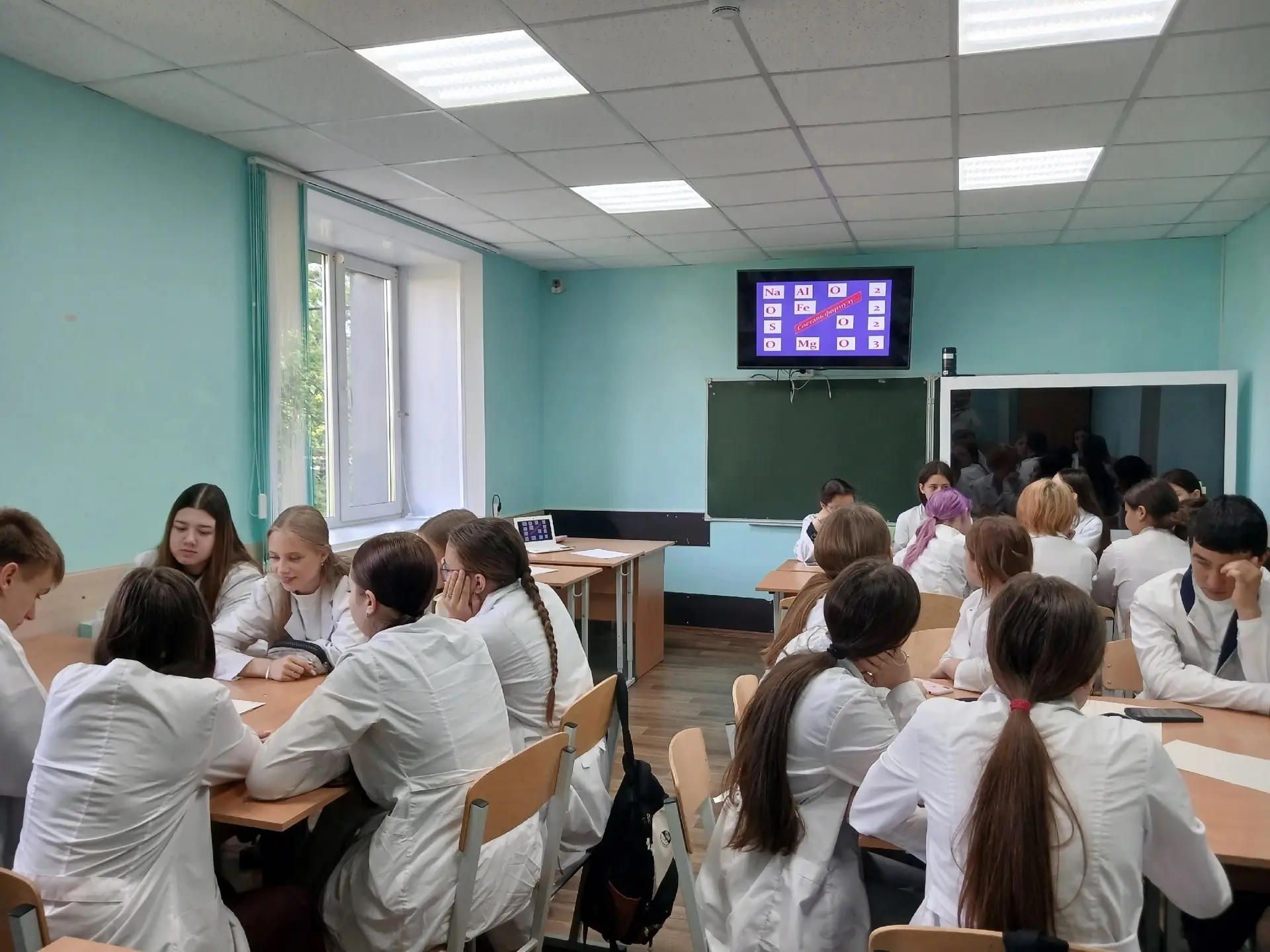 ❓Клуб веселых и находчивых: как 101-я группа сдавала экзамен по химии в игровой форме 
 
⚛️Финальный