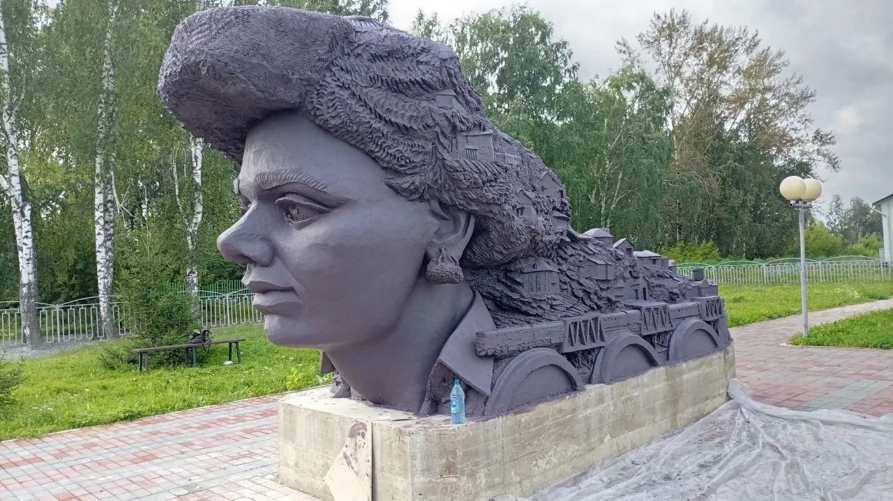 Скульптура для мемов появилась в Красноярском крае