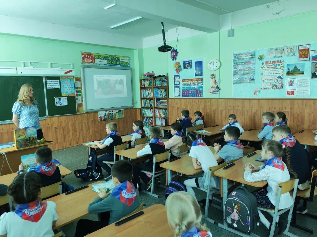ВСТРЕЧА  Сегодня на третьем уроке в 1 «А» классе произошло удивительное событие. К нашим юным «Орлят