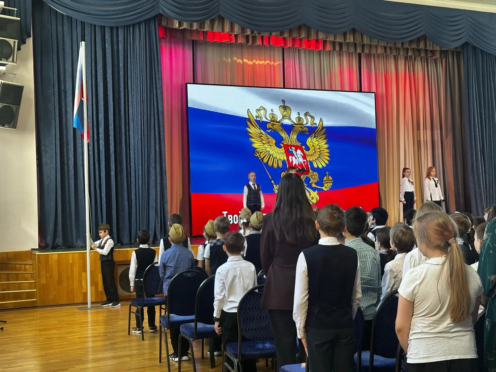 🇷🇺 МАЛЕНЬКИЕ СЕРДЦА ПОМНЯТ  Для самых младших — самый тёплый и пронзительный разговор о Победе.  Мит