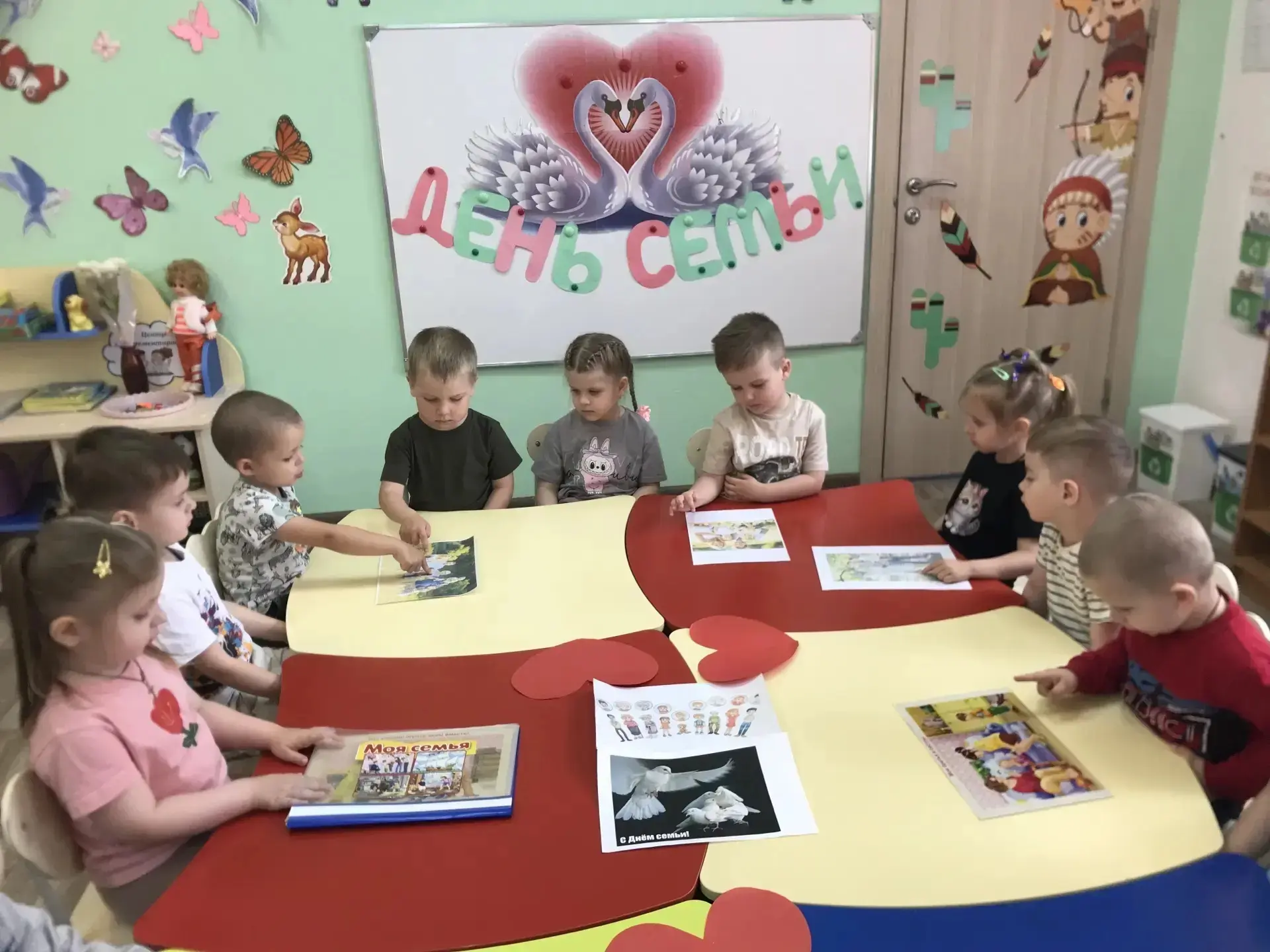 Сегодня в младшей группе «Почемучки» прошло тёплое и душевное занятие, посвящённое Межд...