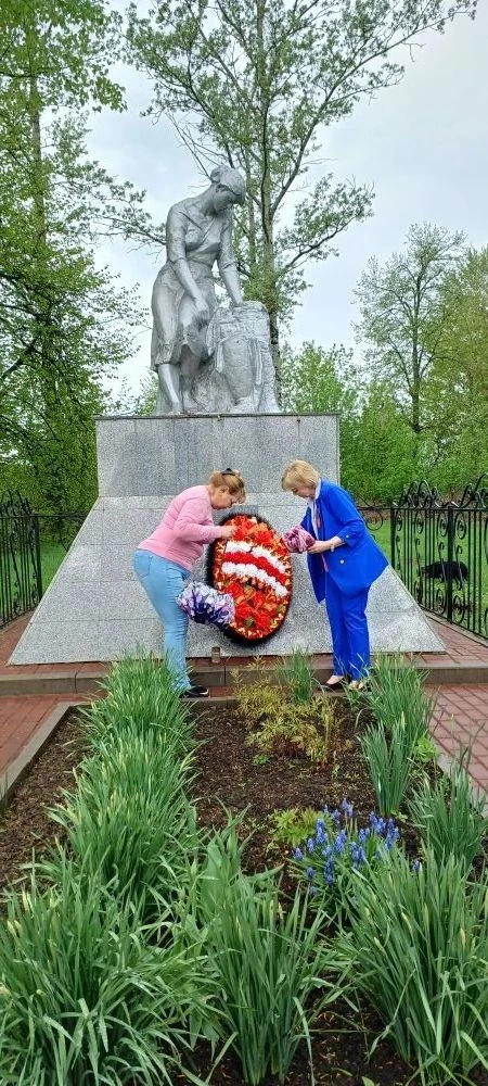 Сегодня прошел Митинг у Братской Могилы в село Захарково, посвященный 81-ой годовщине Победы в Велик