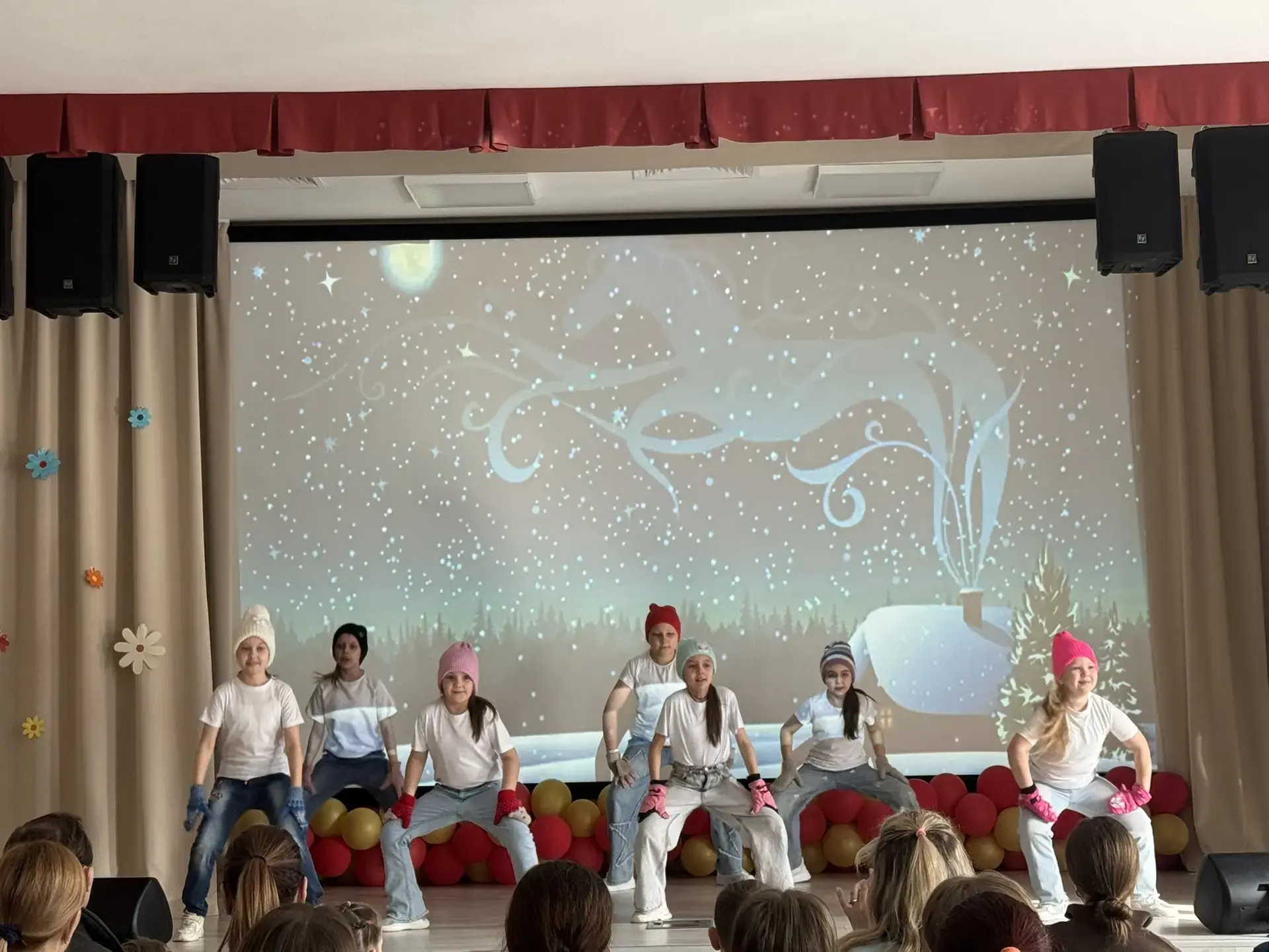 🍃 Сегодня в нашей школе (корпус на Феофанова) царила особенная атмосфера — мы распахнули двери для р