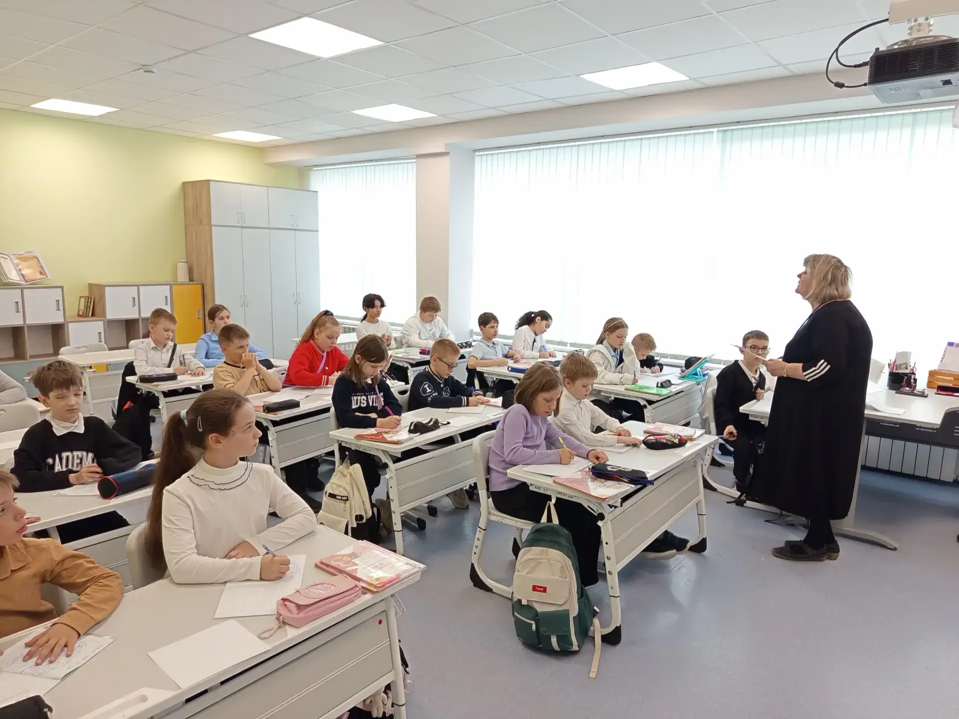 Тема: методическая неделя учителей начальных классов  В рамках методической недели проходят открытые