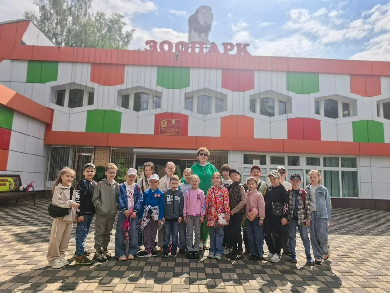 25 мая, в последний учебный день, наш дружный 2А класс вместе с родителями и классным руководителем 