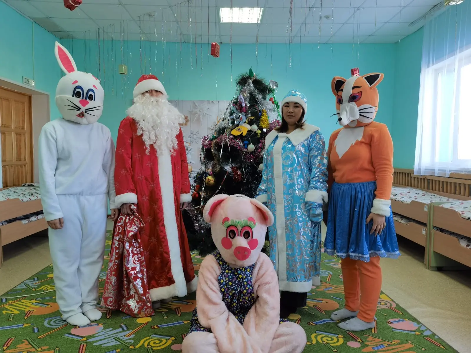🎄Еще один проект начал свою реализацию!!!  🎊 В преддверии нового года советники нашей школы Газиза Е