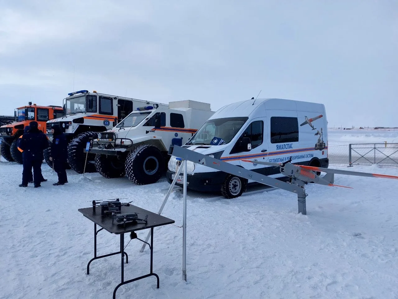 На Дне оленевода в Салехарде спасатели «Ямалспаса» показали северянам беспилотник дальнего действия 