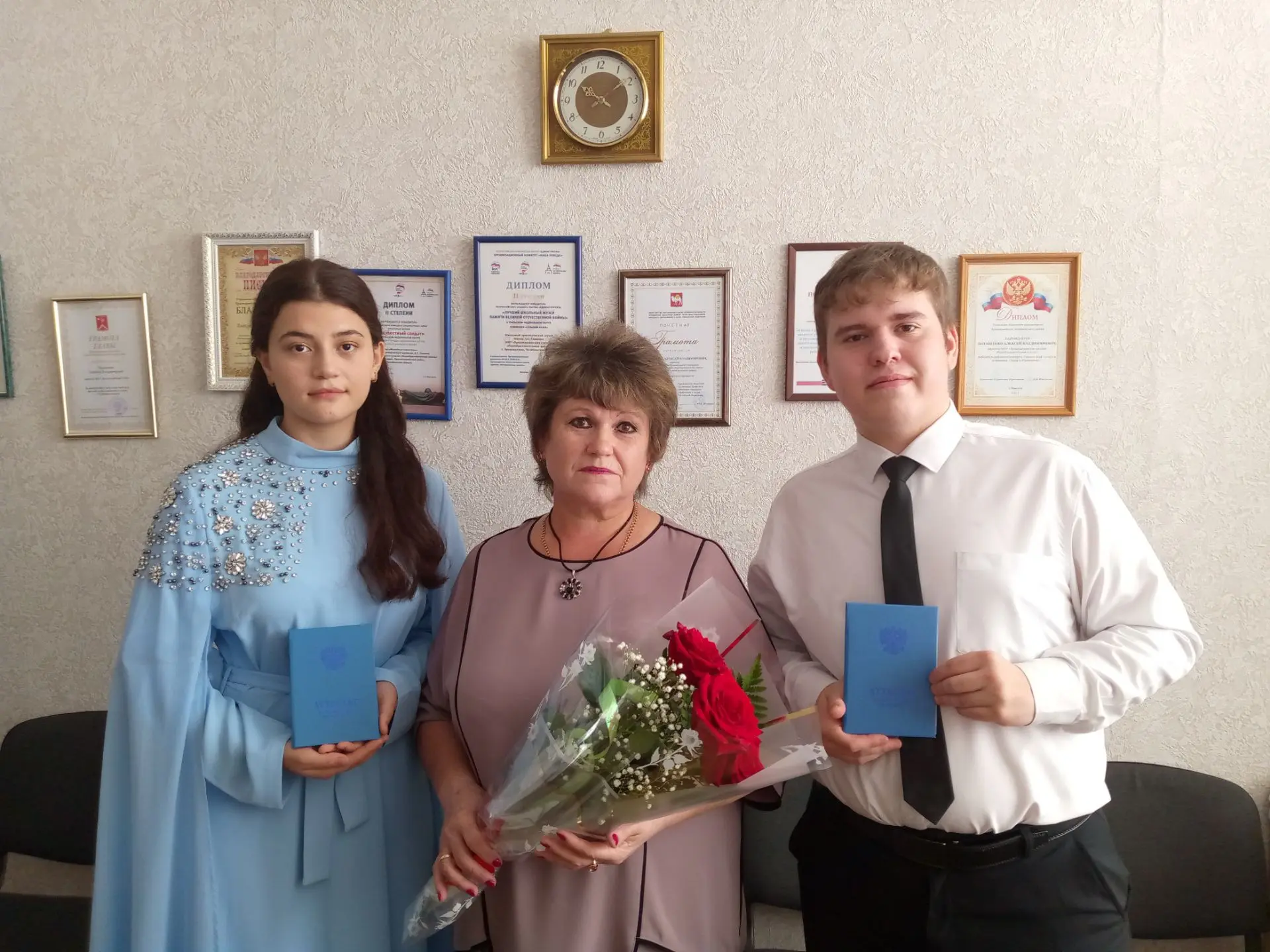 🔔🌟Торжественное вручение аттестатов 🌟🔔

✨ 26 июня выпускники 11 класса Уфимцев Евгений и Хамидов