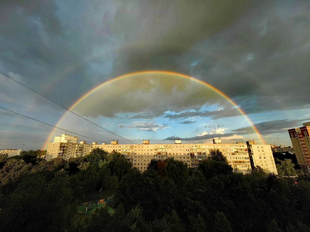 ⛈ Гроза и дождь ожидаются во второй половине дня в Москве и Подмосковье, сообщили в Гидрометцентре.