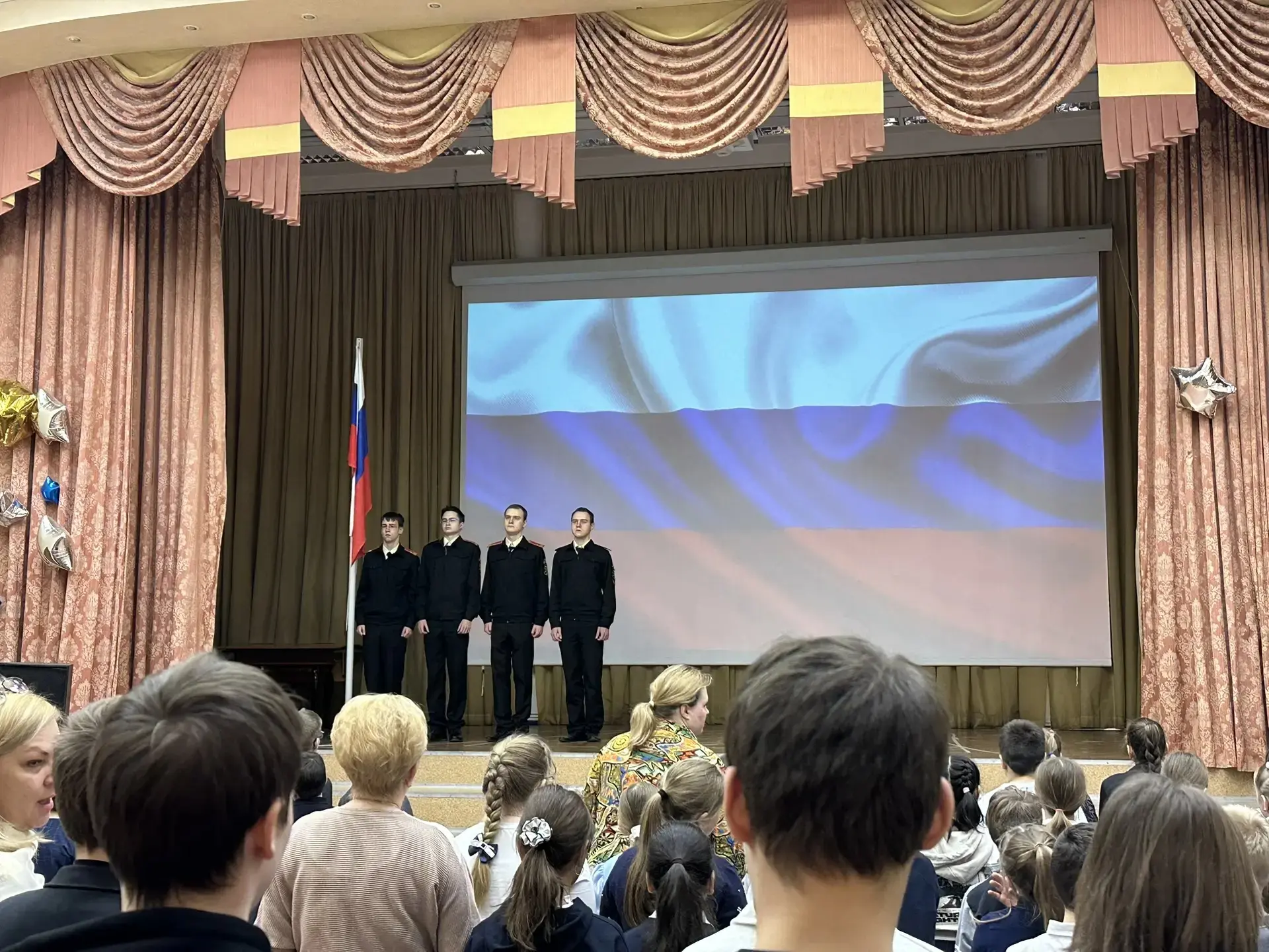 🚀Новая учебная неделя: старт дан!  🇷🇺Снова в бой! Новая учебная неделя официально открыта. По нашей 
