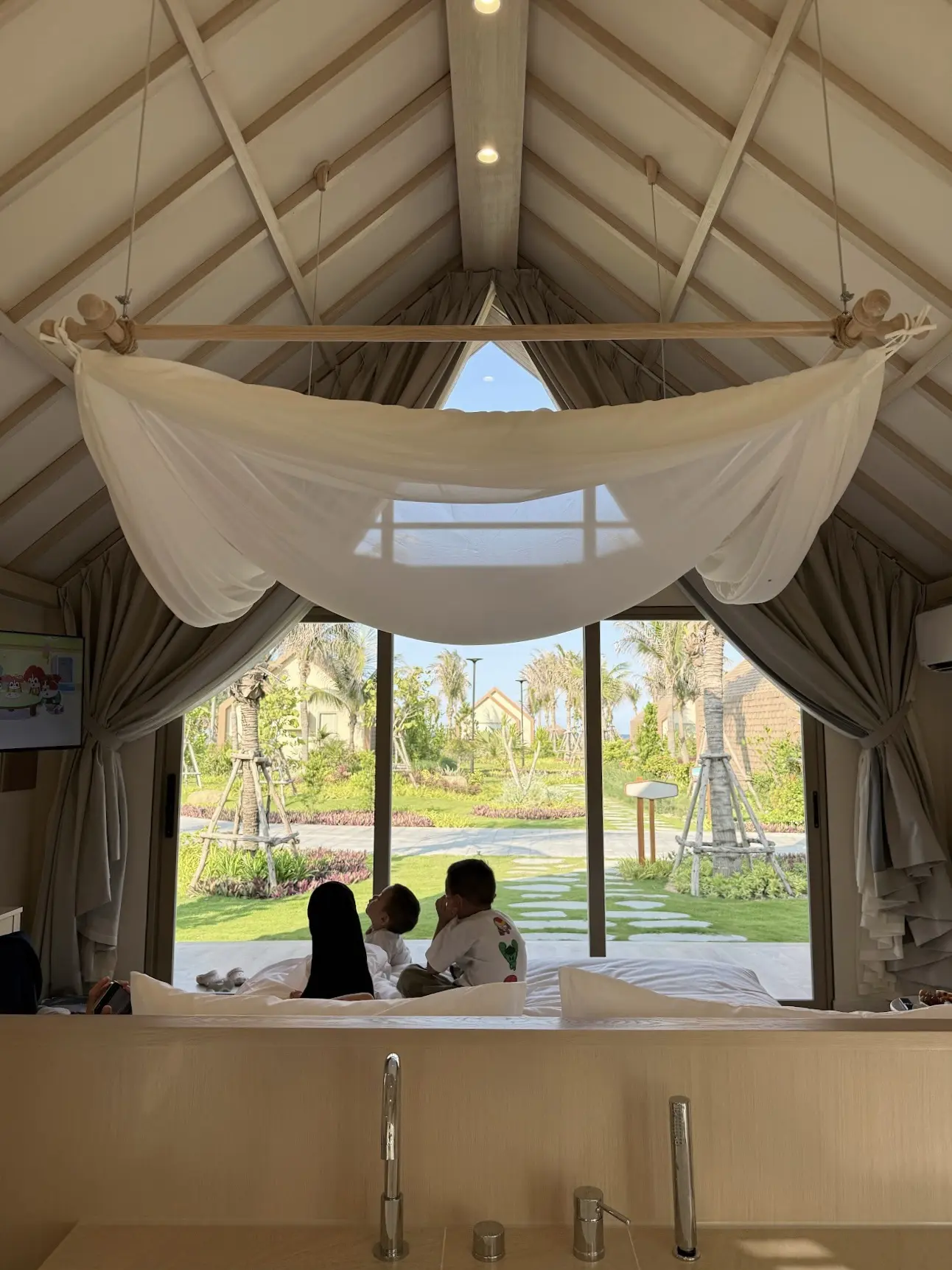 📍Carabeach Retreat Cam Ranh 5* 
 
Горящий тур во Вьетнам

Абсолютно новый, стильный отель в Камрани