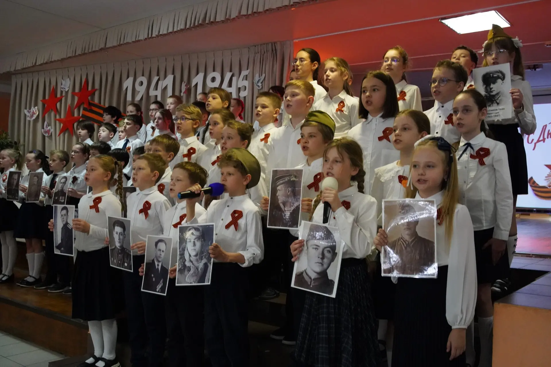 В нашем начальном отделении прошла торжественная линейка, посвященная Дню Победы в Великой Отечестве