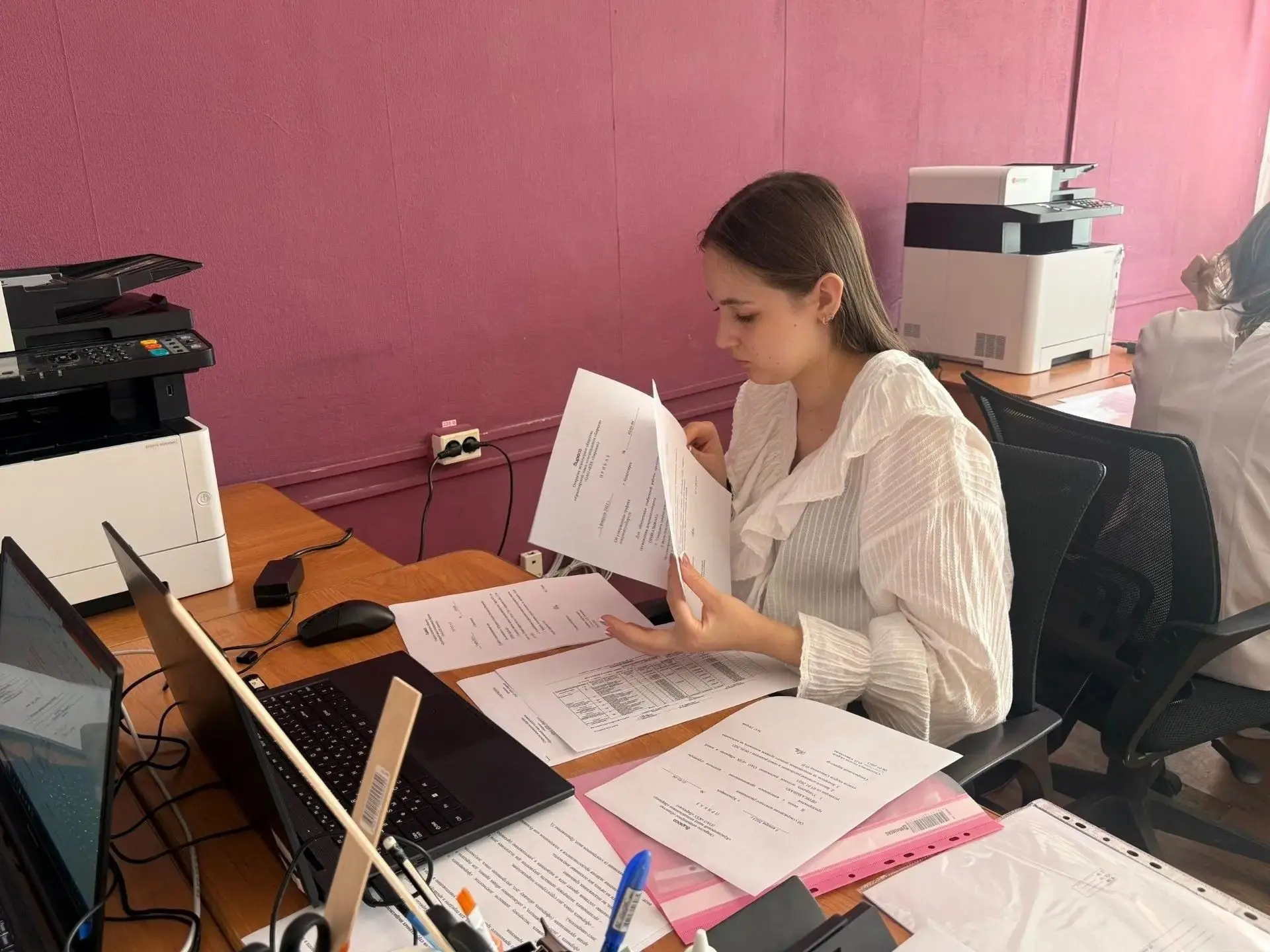 Студенты группы 23ДОУ31 по специальности «Документационное обеспечение управления и архивоведение» у
