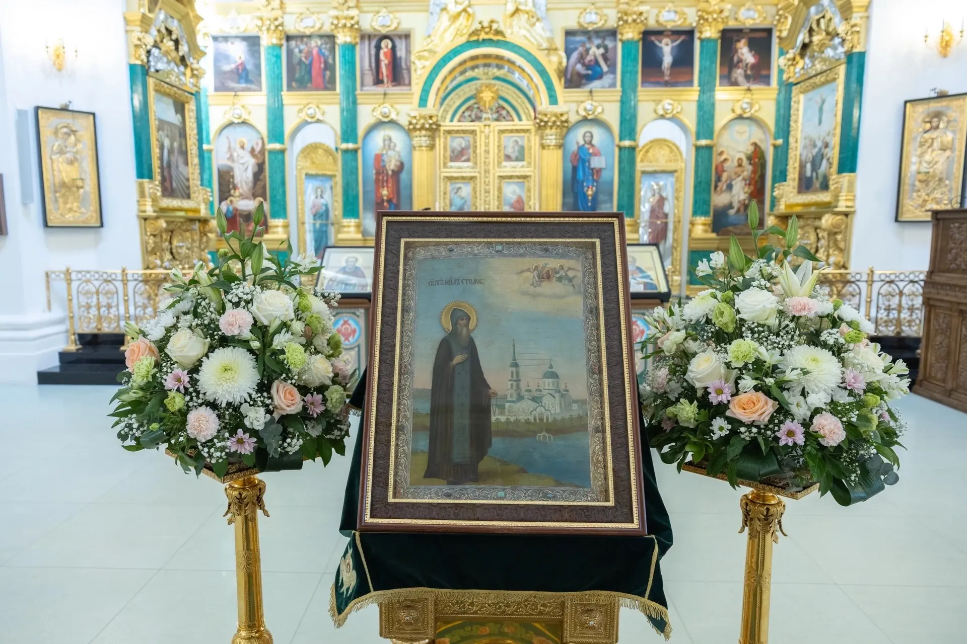 9 июня, в день памяти обретения мощей преподобного Нила Столобенского, в Нило-Столобенской Богоявлен