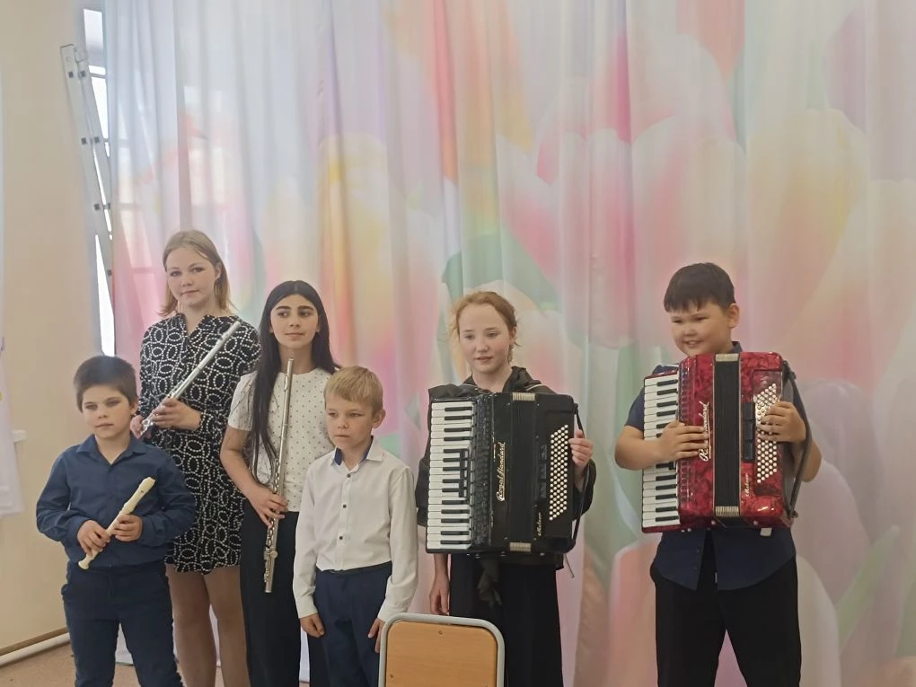 9 июня учащиеся и преподаватели филиала Князе-Волконское посетили, с профориентационным концертом, д