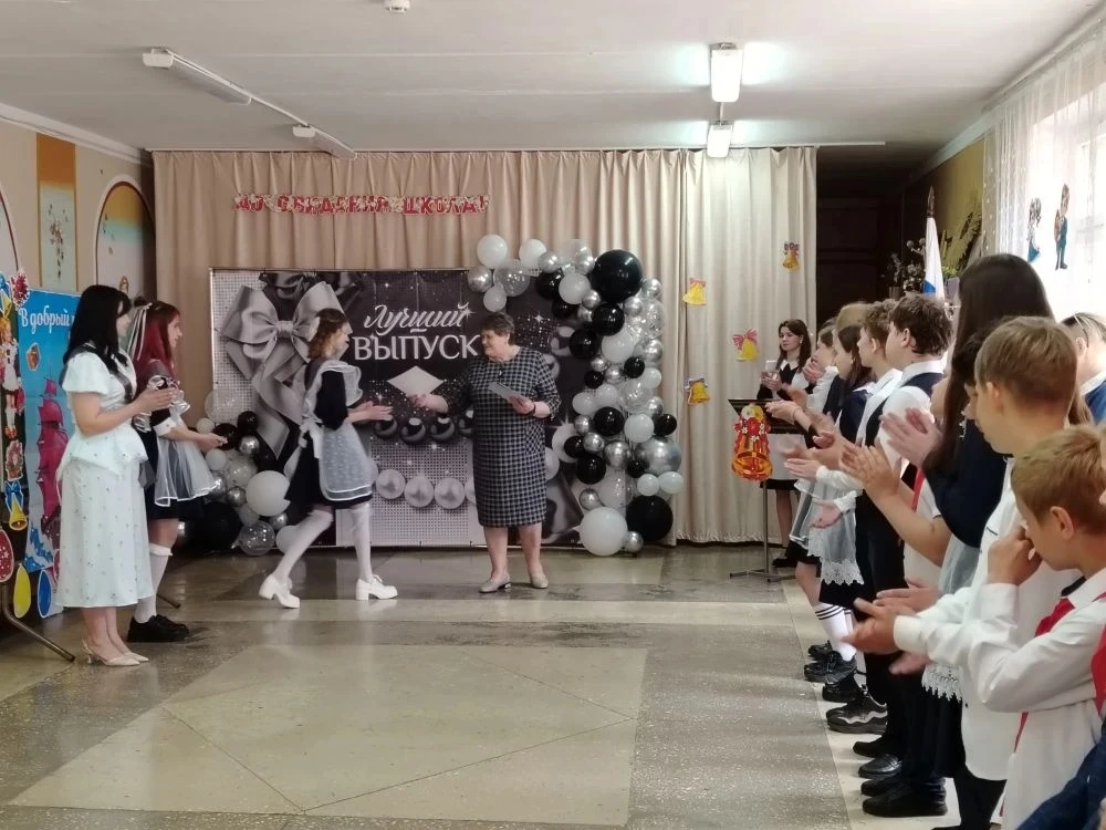 🎓 Вот и прозвенел ваш последний звонок!