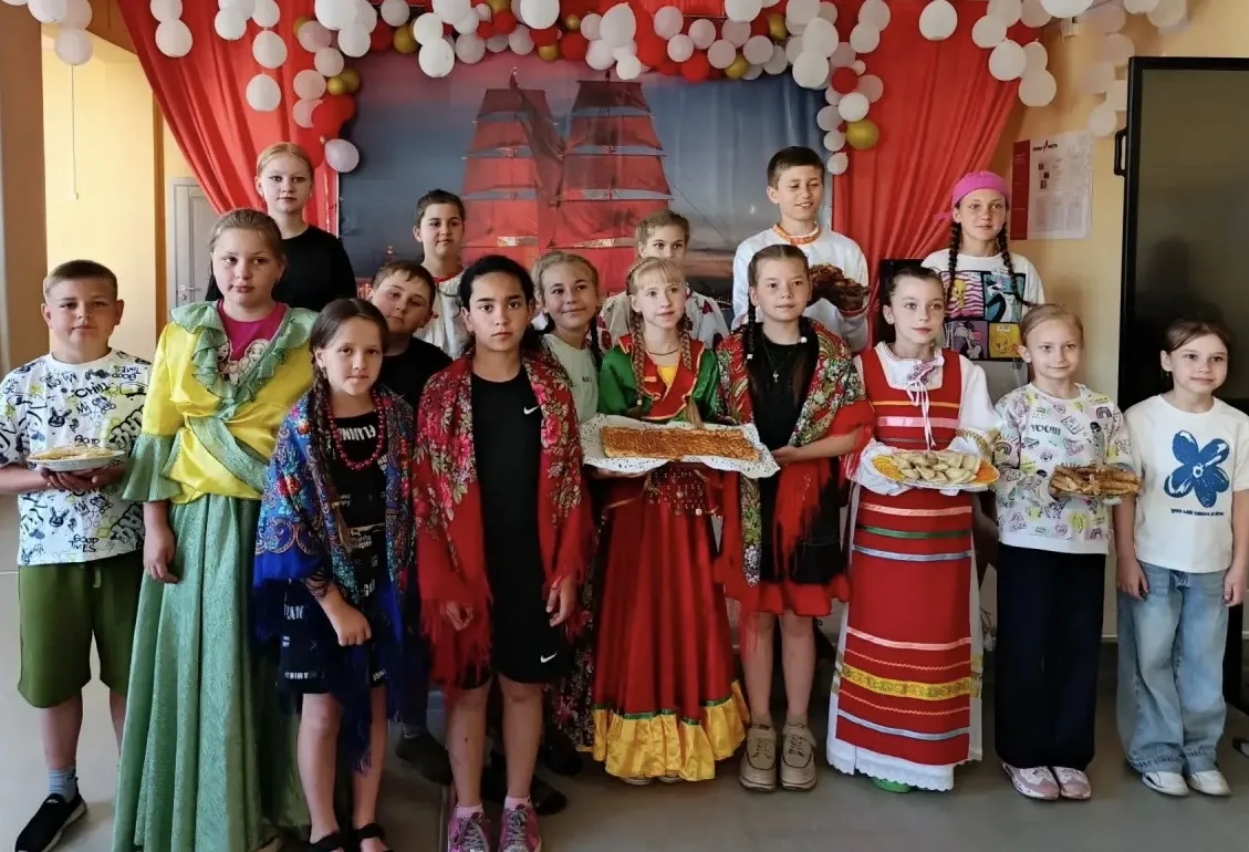 В лагере «Дружба» состоялся гастрономический праздник «Кухня народов России»

✅ В лагере дневного пр