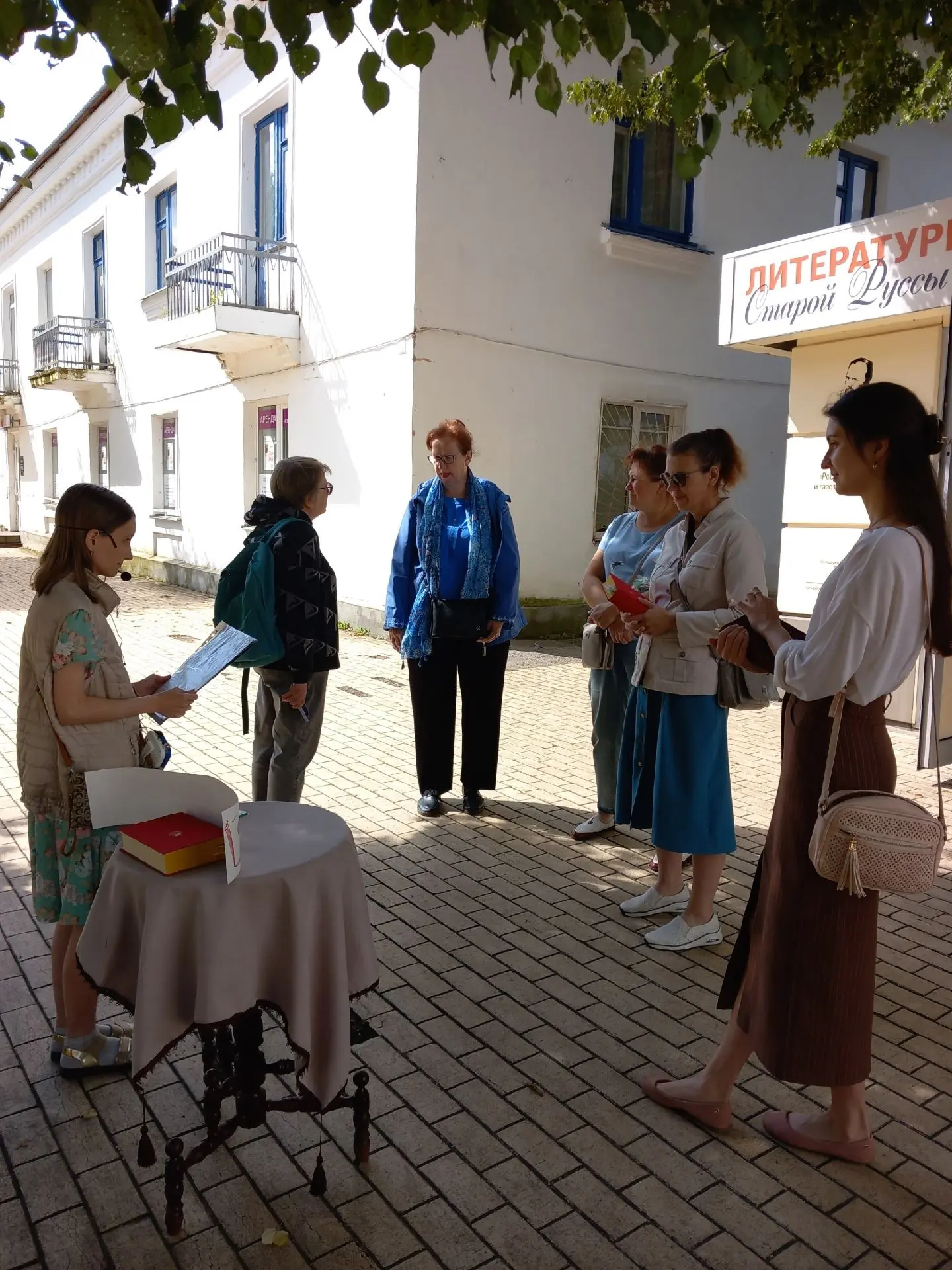 #Летний_читальный_зал_2026 #Поэты_народов_СССР_и_России 12+

Сегодня у литературного киоска у нас пр