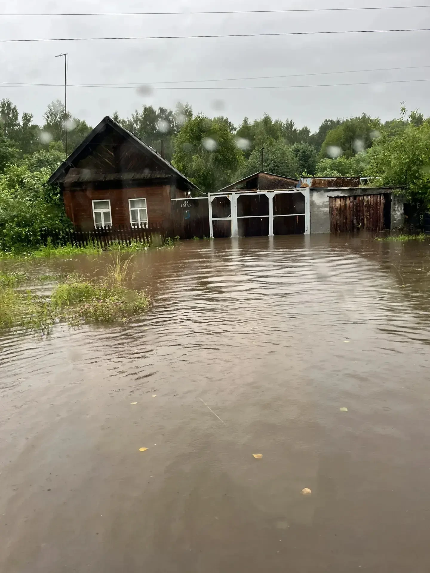 А для владельцев частных домов и садовых участков такая погода вообще - АД. Многие огор...