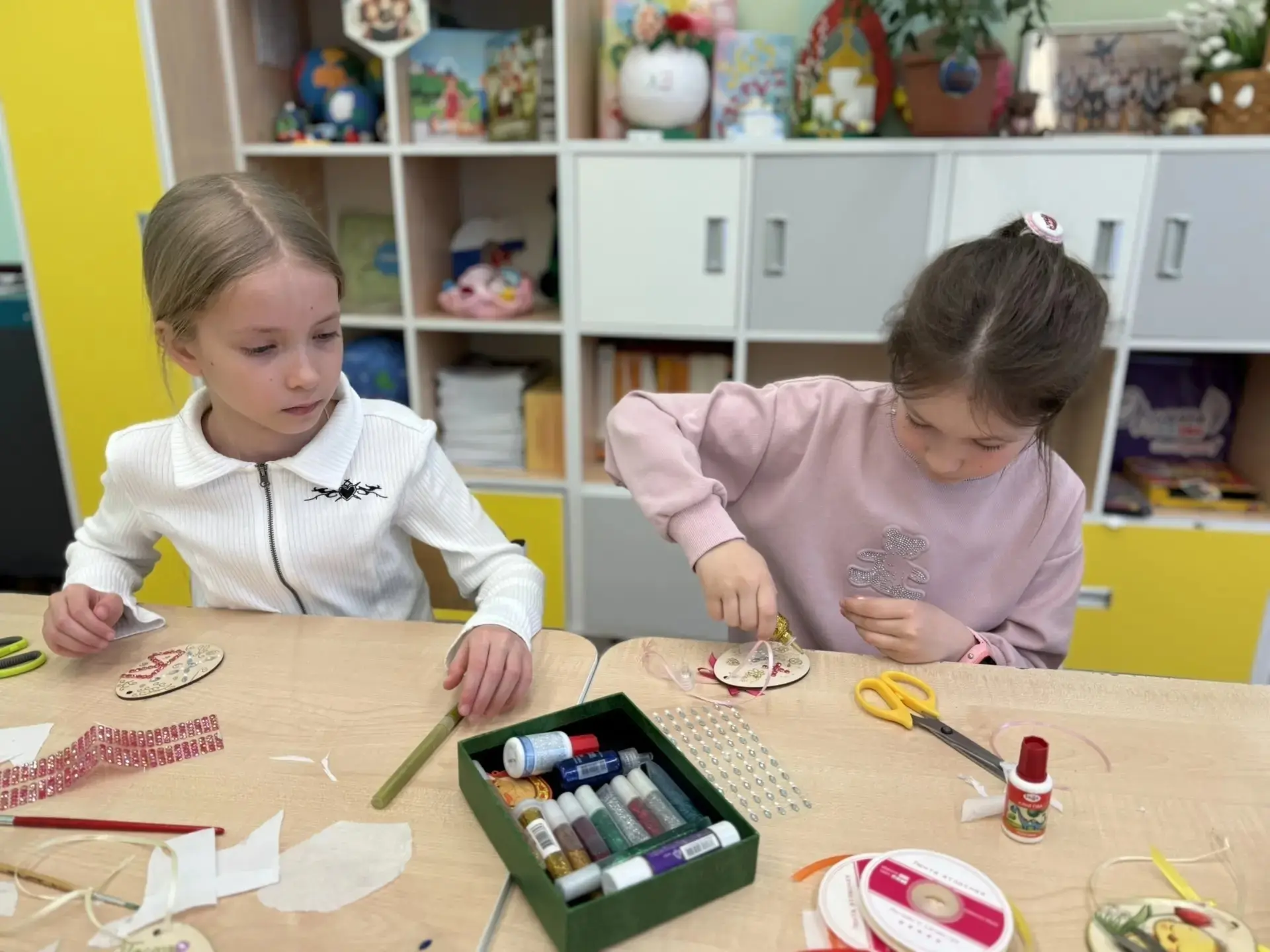🎨Увлекательные каникулы🎨  В классе 1 «Б» прошел увлекательный мастер-класс под названием «Пасхальный