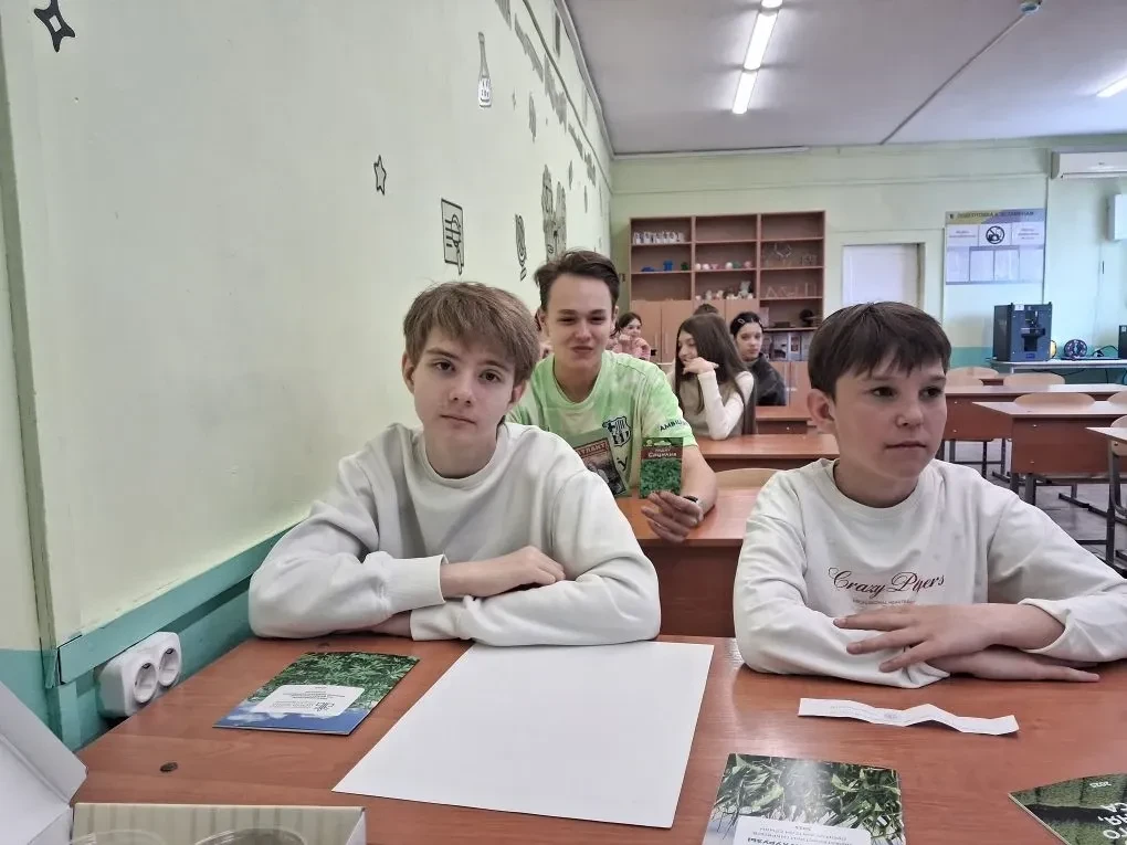 🧑‍🎓Умные каникулы  Сегодня учащиеся 7Г класса в рамках проекта "Умные каникулы"посетили МБОУ СОШ 32 